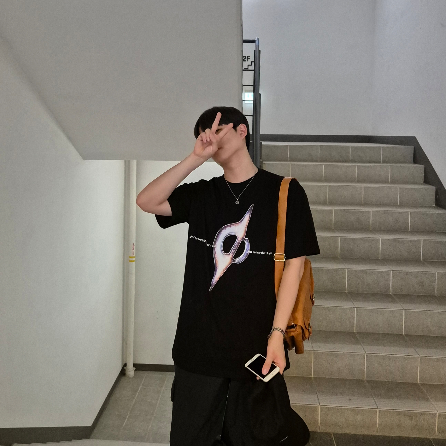 Gucci Interlocking G Pendant Necklace Silver, Supreme Washed Chino Twill Camp Cap Black 착용 스타일 - 1