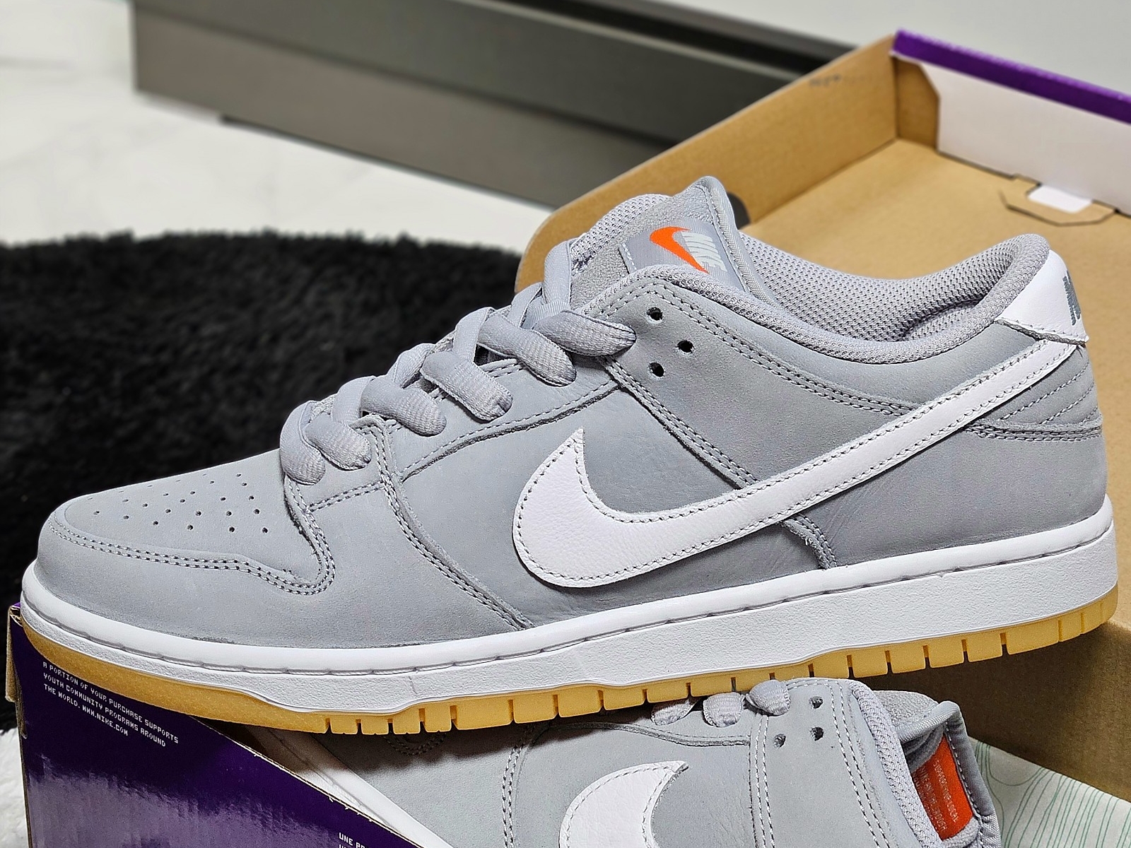 Nike Dunk Low Pro SB Wolf Grey White 착용 스타일 - 3