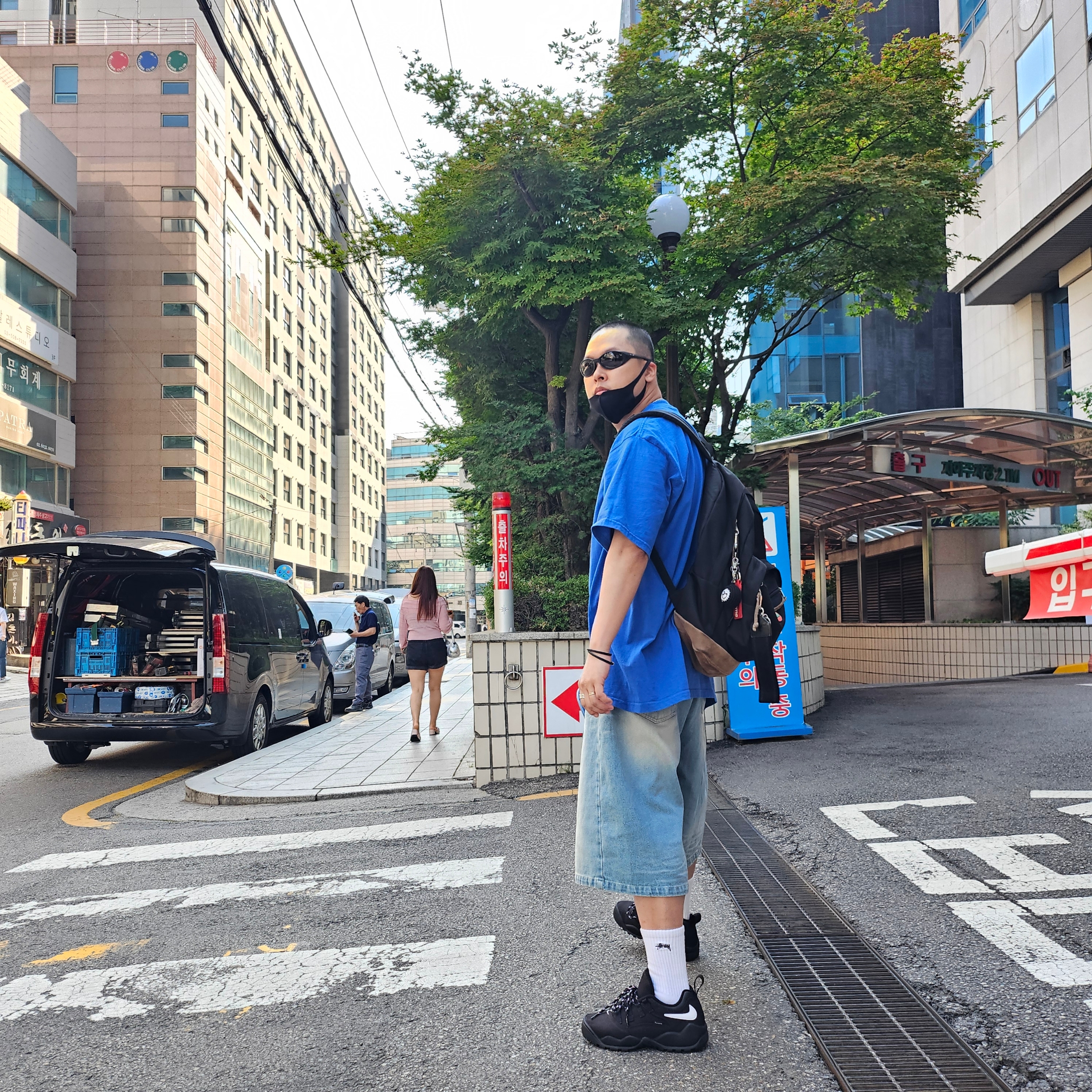 Nike x Supreme SB Darwin Low Black, Oakley Eye Jacket Redux Matte Black Frame Prizm Grey Lenses High Bridge Fit 착용 스타일 - 1