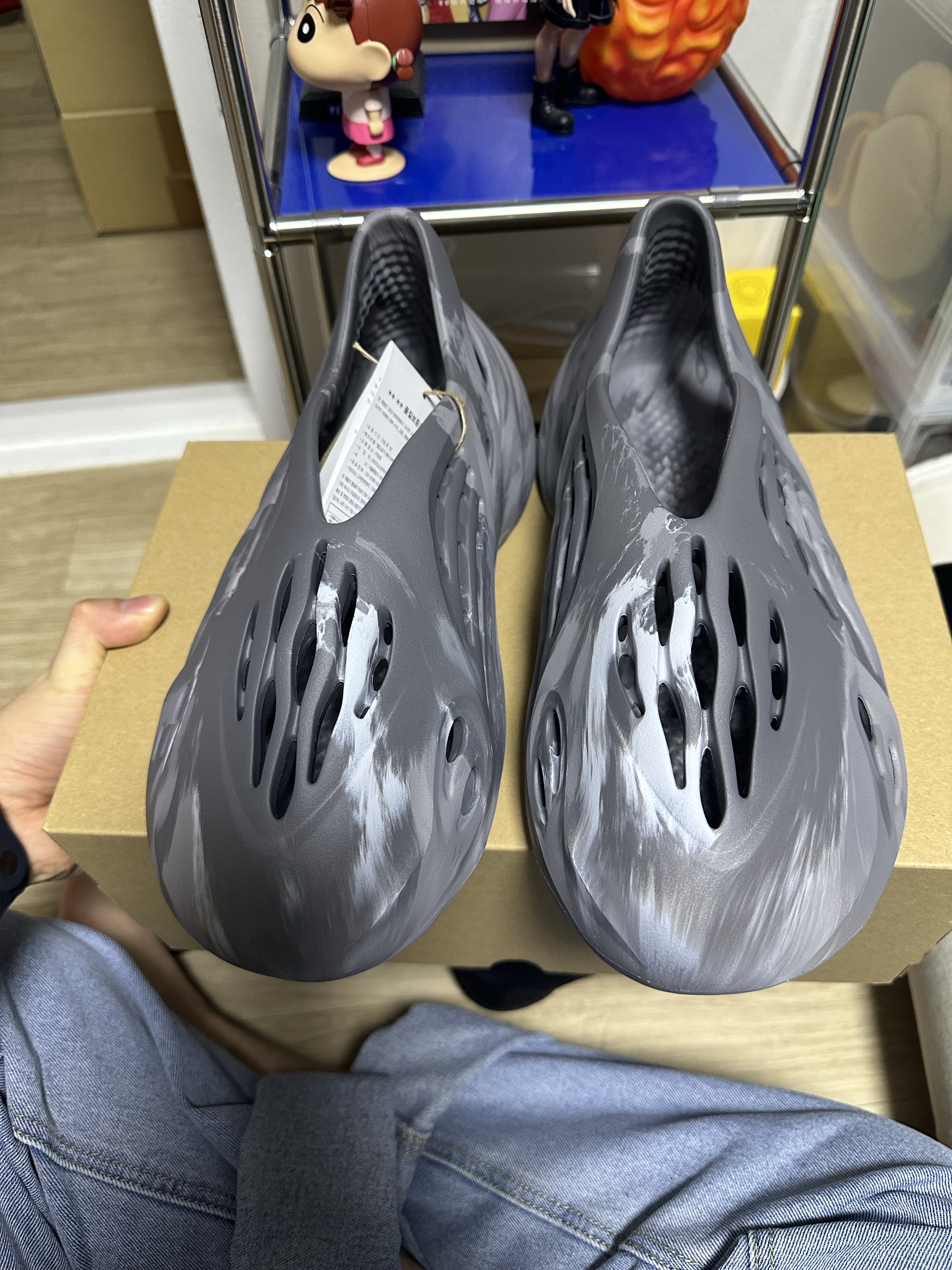 Adidas Yeezy Foam RNNR MX Granite 착용 스타일