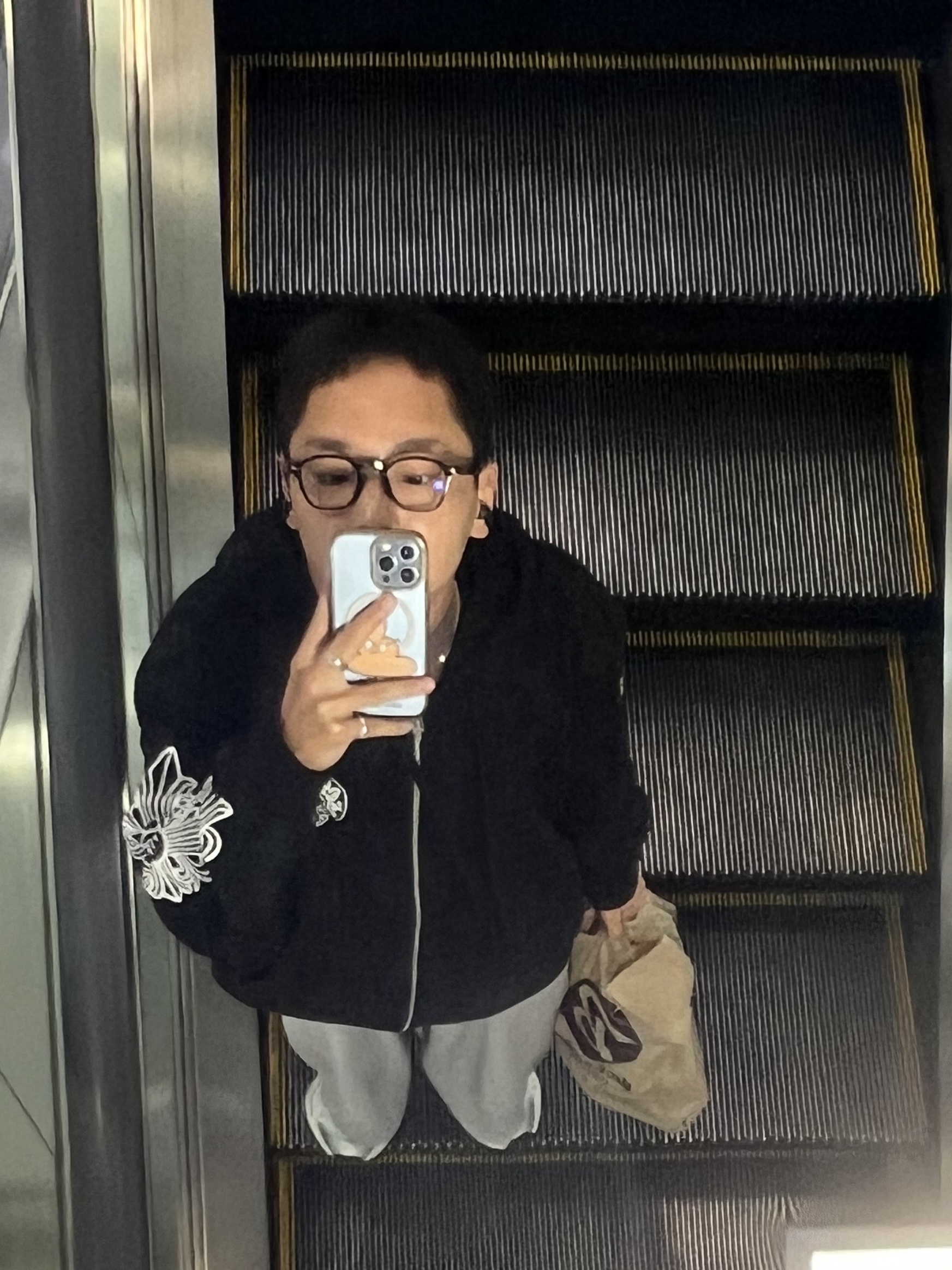 Chrome Hearts Horseshoe Floral Heavyweight Zip-Up Hoodie Black, (W) Balenciaga Vintage Denim Pull Up Pants Blue 착용 스타일 - 9