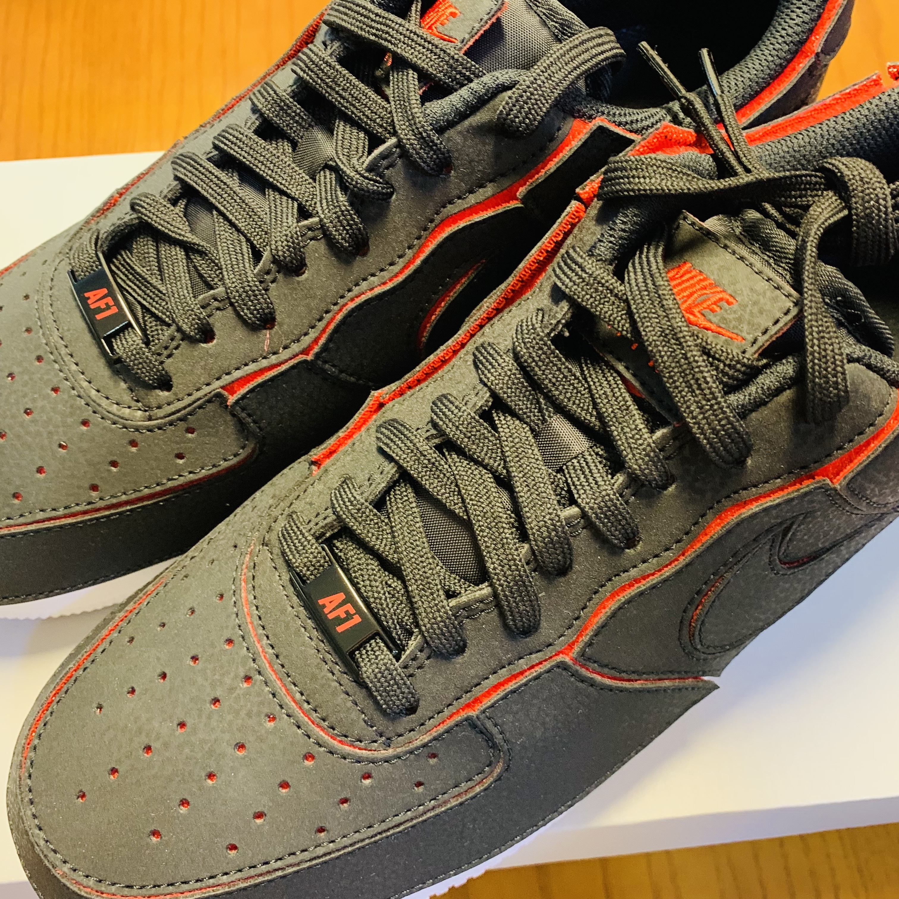 Nike Air Force 1/1 Custom Uptown 착용 스타일 - 1