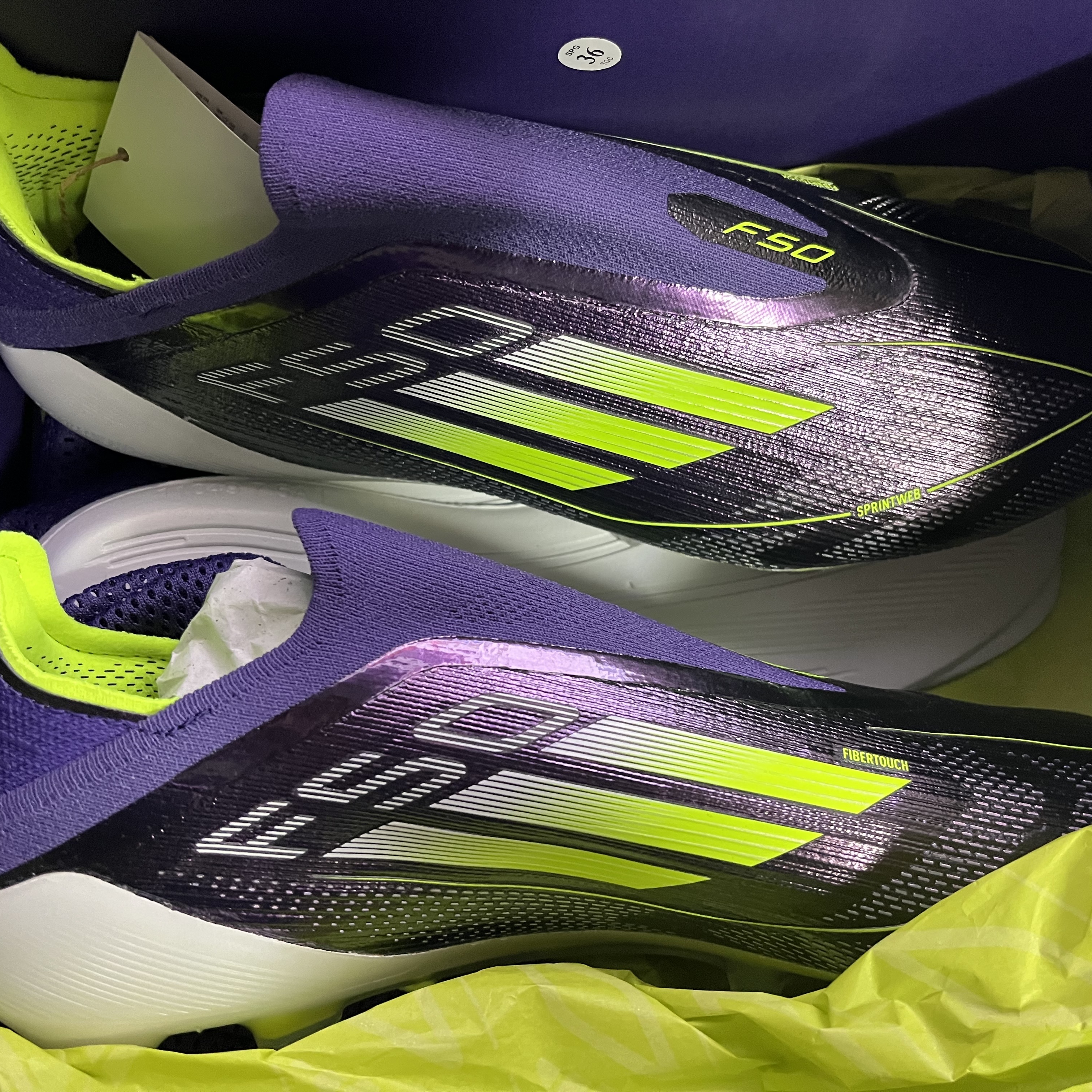 Adidas F50 Elite Laceless Fast Reborn FG Purple Lucid Lemon 착용 스타일 - 2