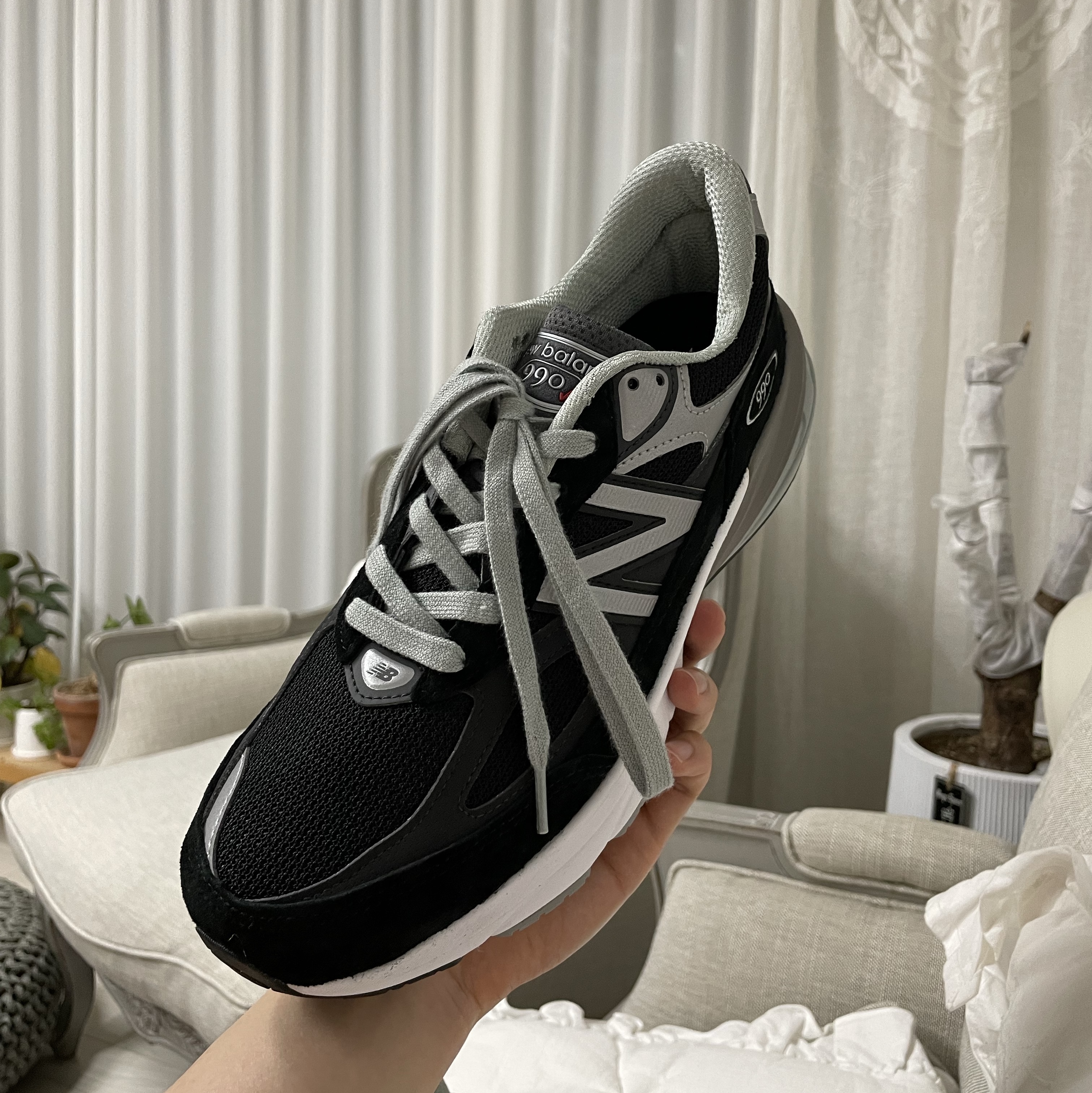 New Balance 990v6 Made in USA Black White 착용 스타일 - 2