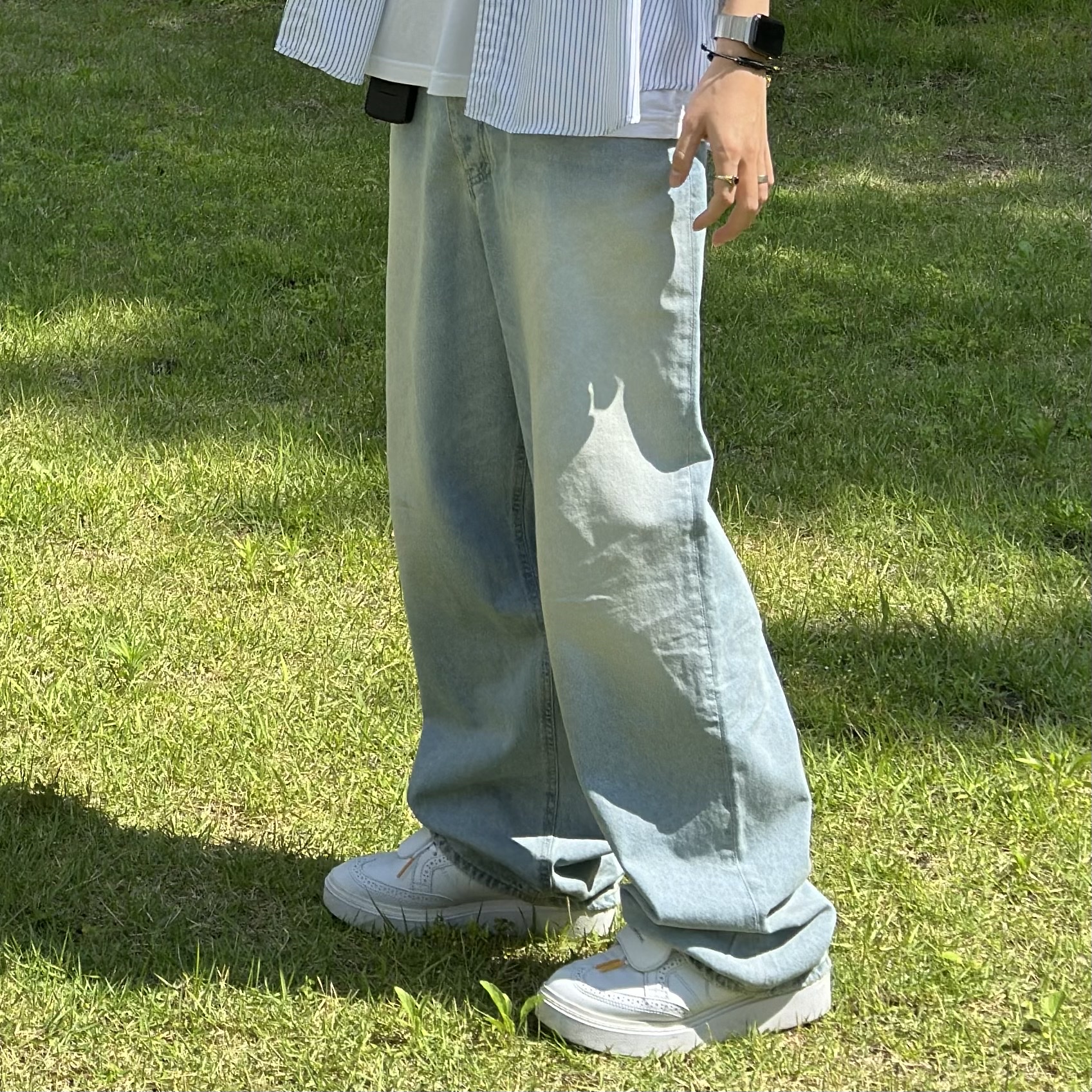 Undermycar Mu.31 Anti Fxxking Logo Play Brush Washed Wide Jeans Sky Blue, Nike x Peaceminusone Kwondo1 White 착용 스타일 - 2