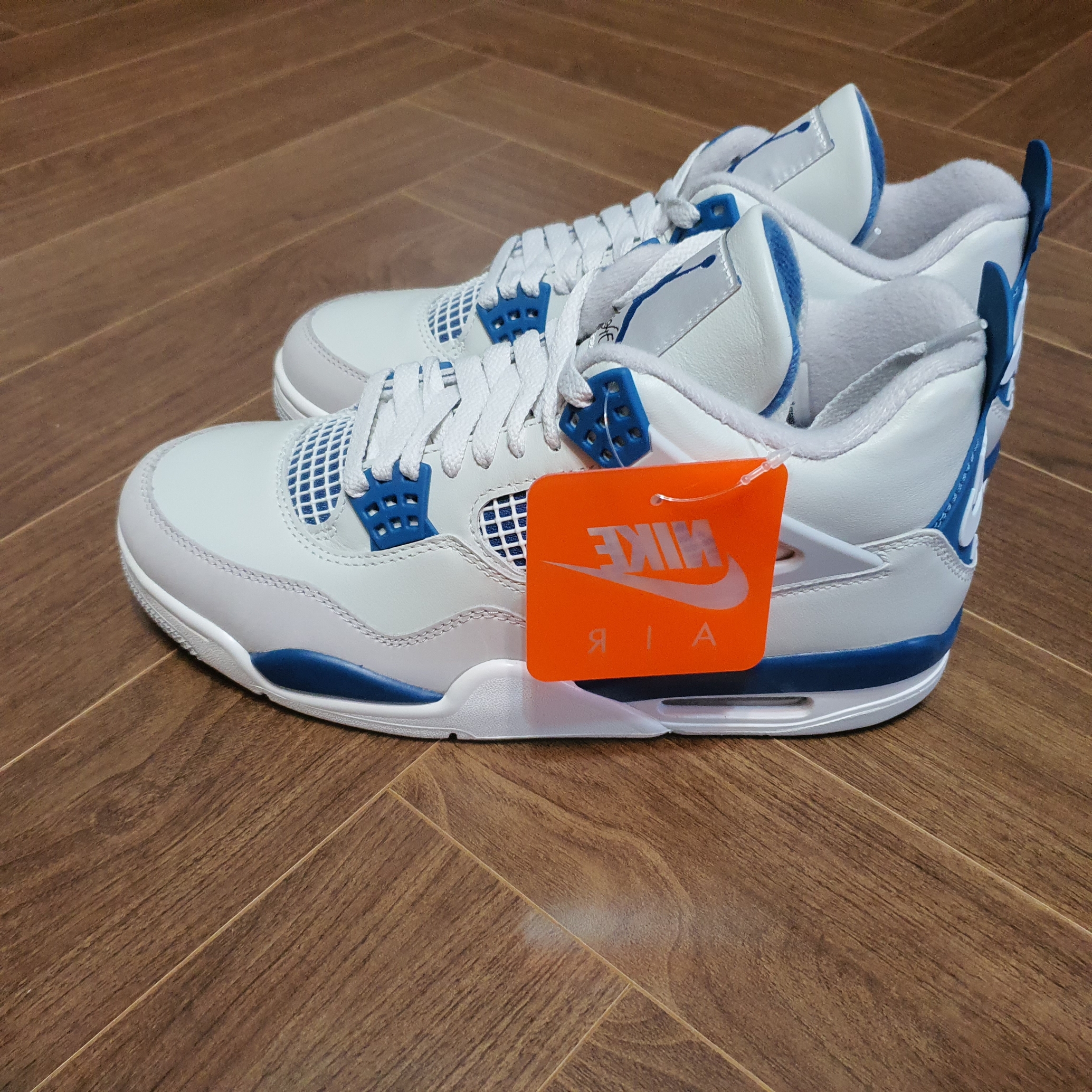 Jordan 4 Retro Industrial Blue 착용 스타일