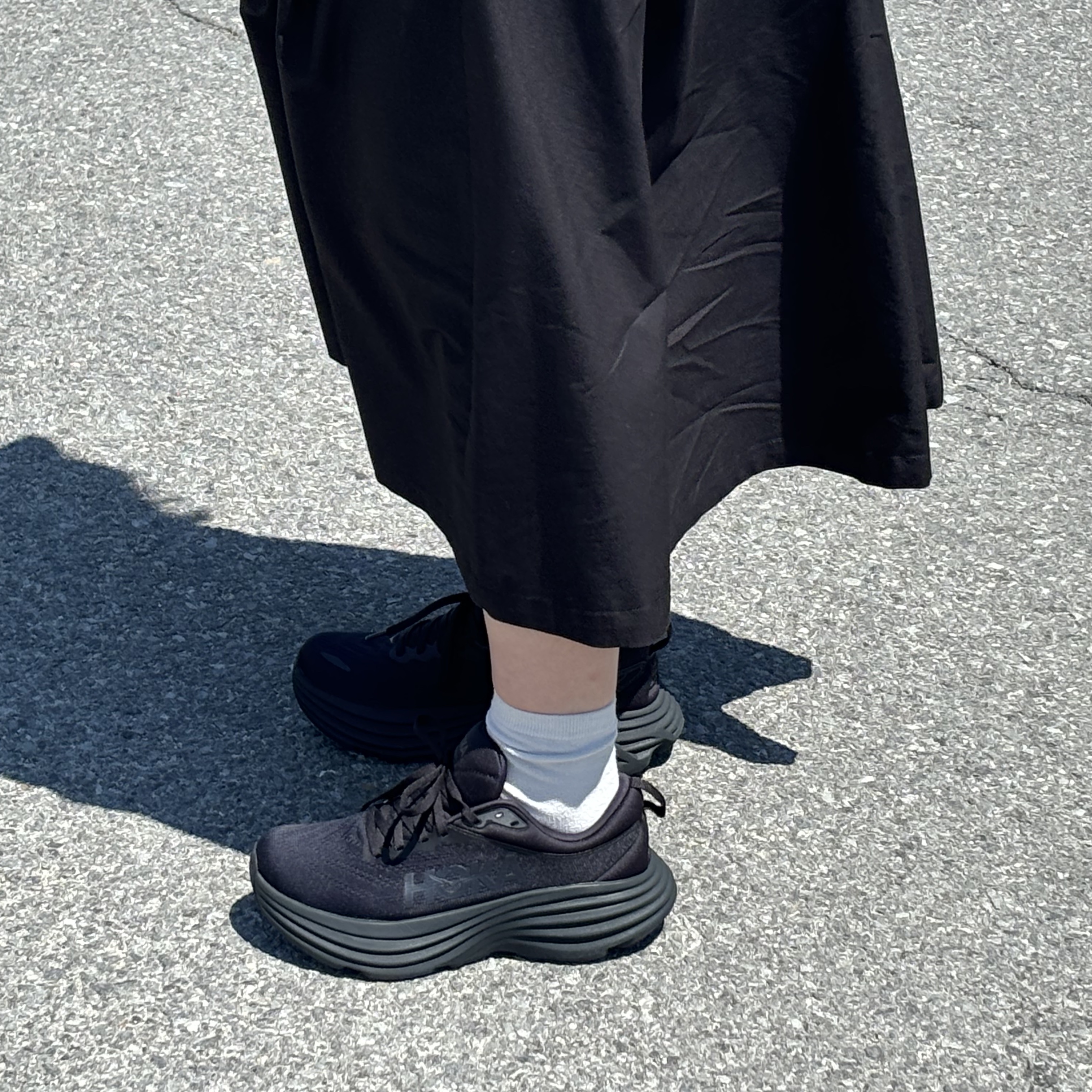 (W) Hoka Bondi 8 Black - Regular 착용 스타일