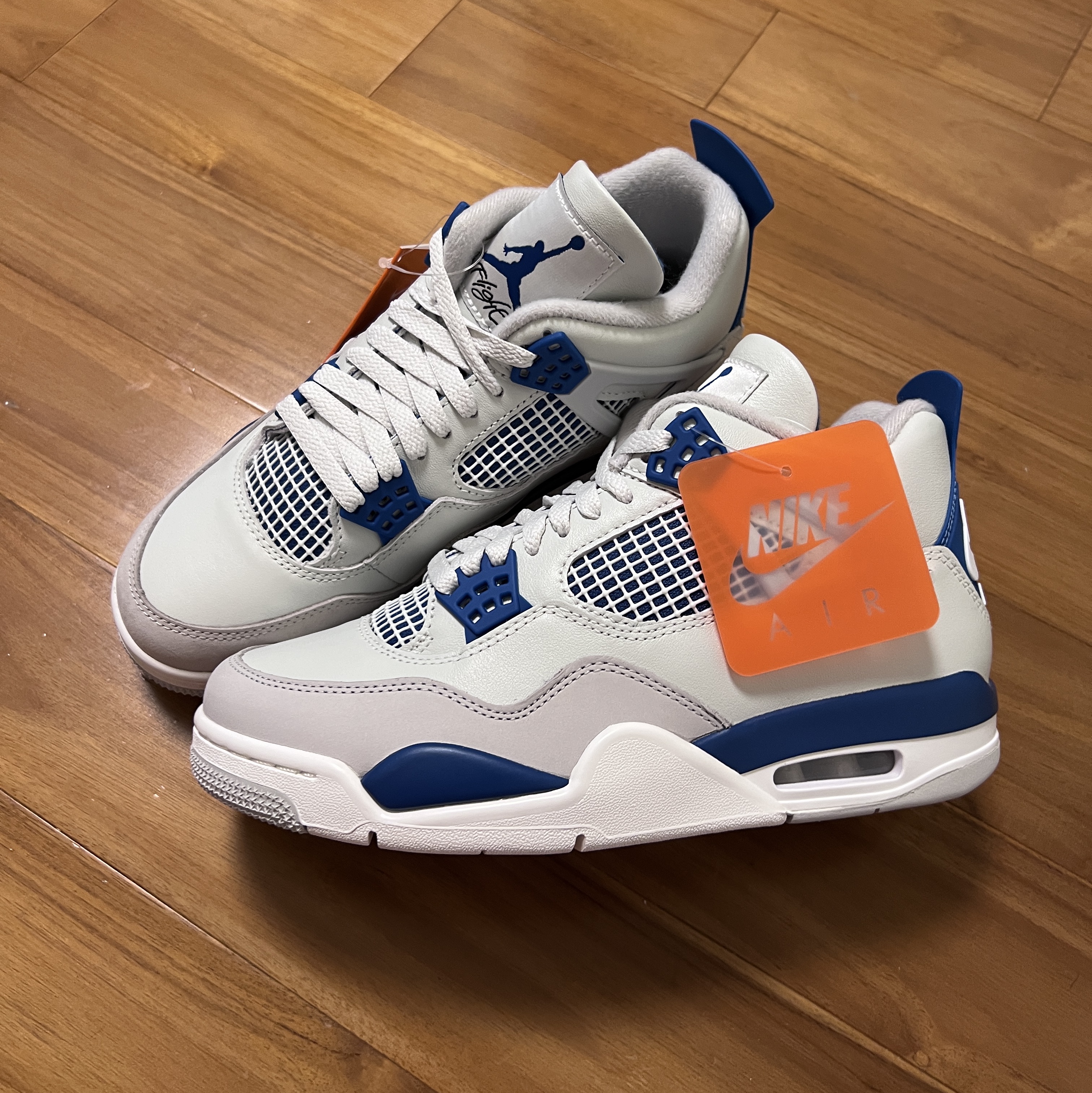 Jordan 4 Retro Industrial Blue 착용 스타일
