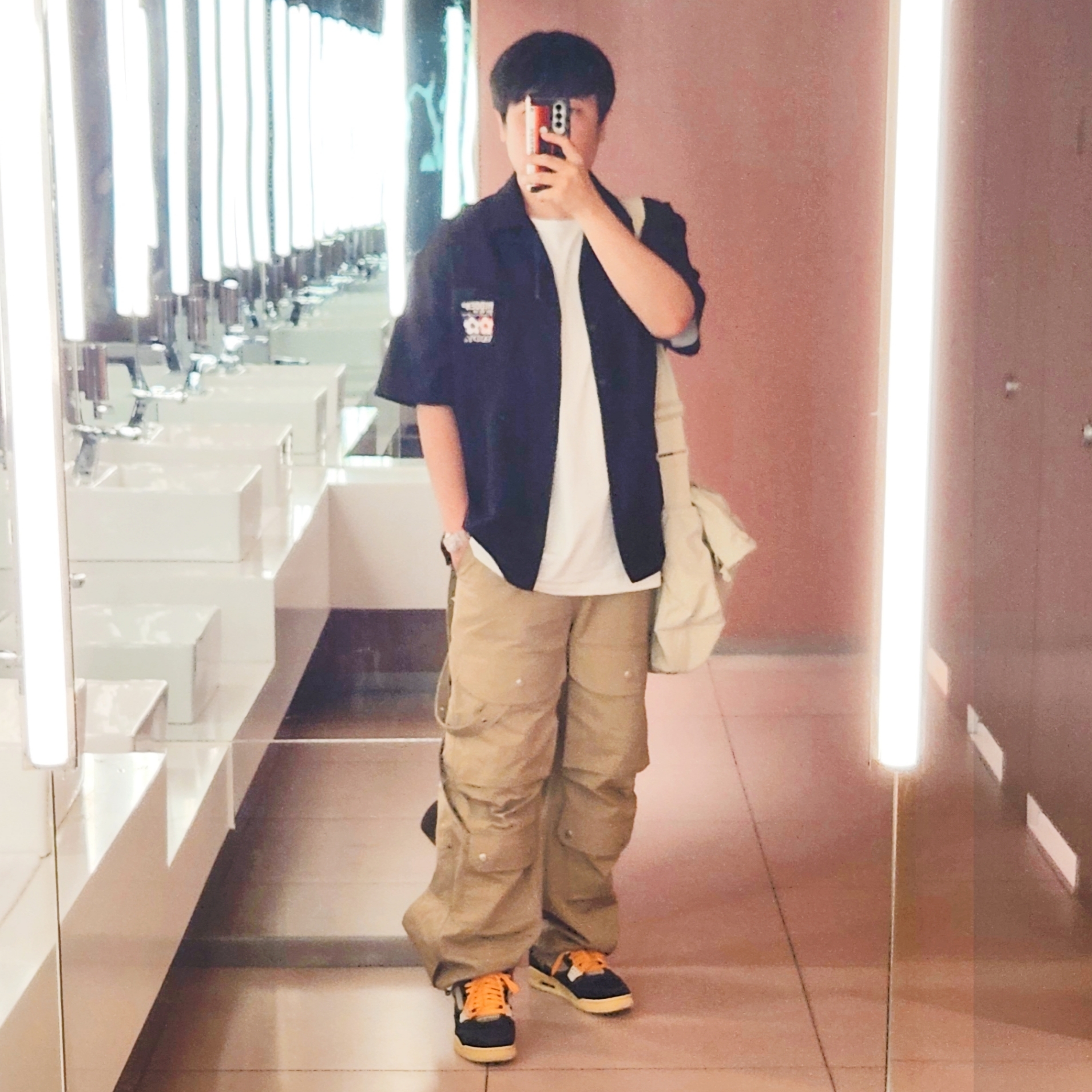 Jordan 4 x Union Retro Off Noir, Uniqlo U Drawstring Shoulder Bag Natural 착용 스타일