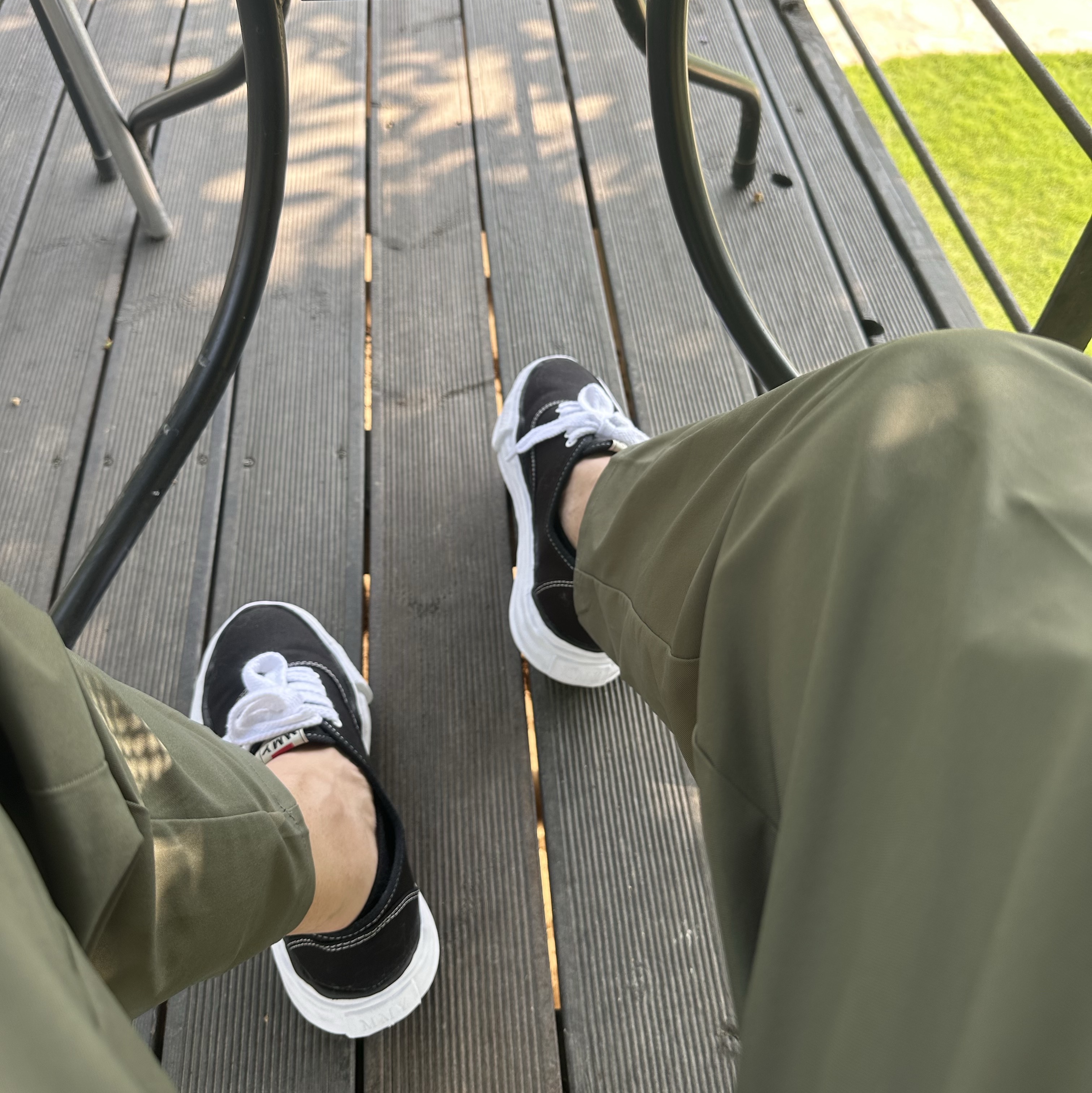 Maison Mihara Yasuhiro Baker Canvas Low-top Sneakers Black 착용 스타일 - 1