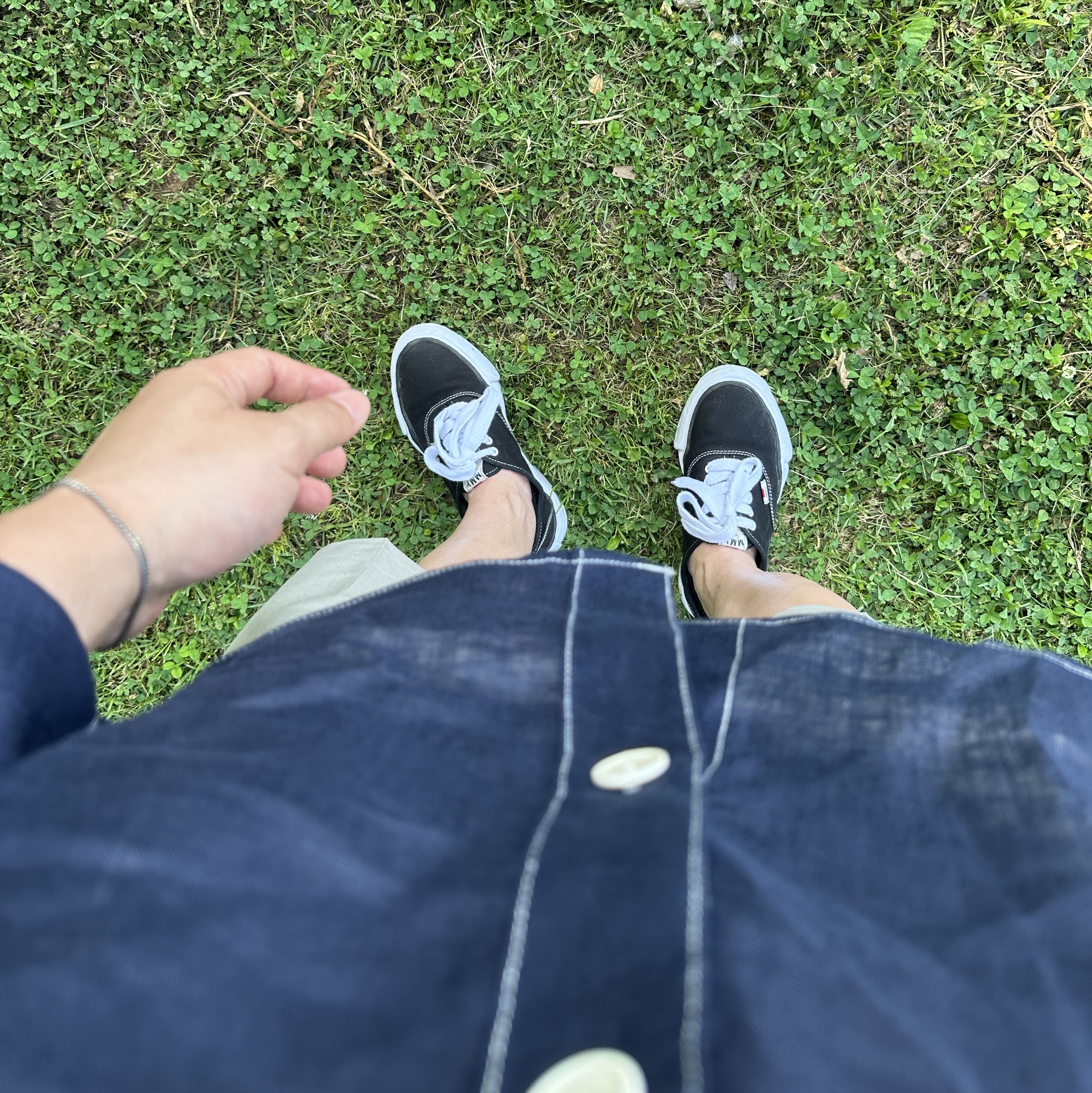 Maison Mihara Yasuhiro Baker Canvas Low-top Sneakers Black 착용 스타일 - 3
