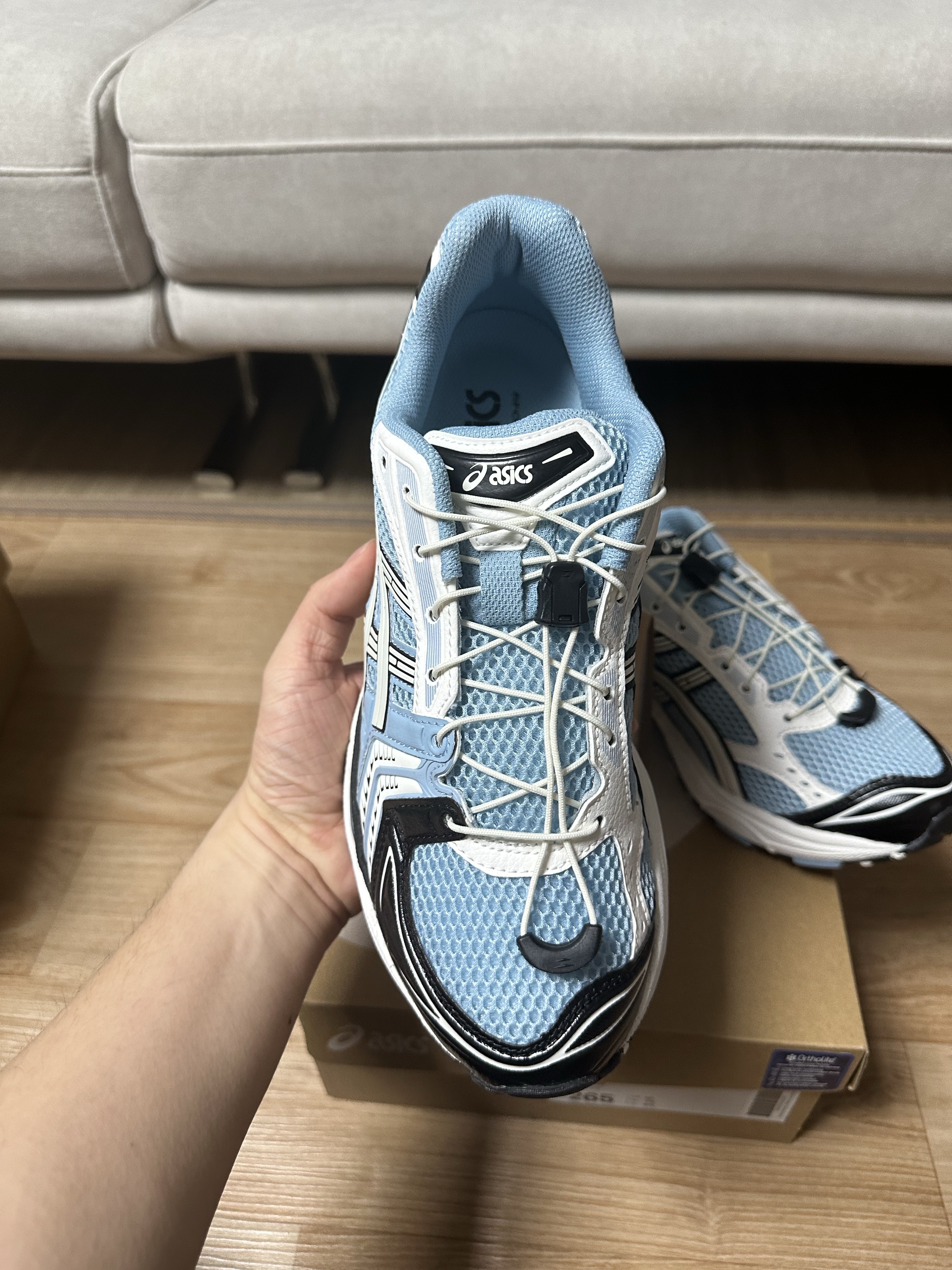 Asics Unlimited Gel-Kayano 14 Mist Cream 착용 스타일 - 1
