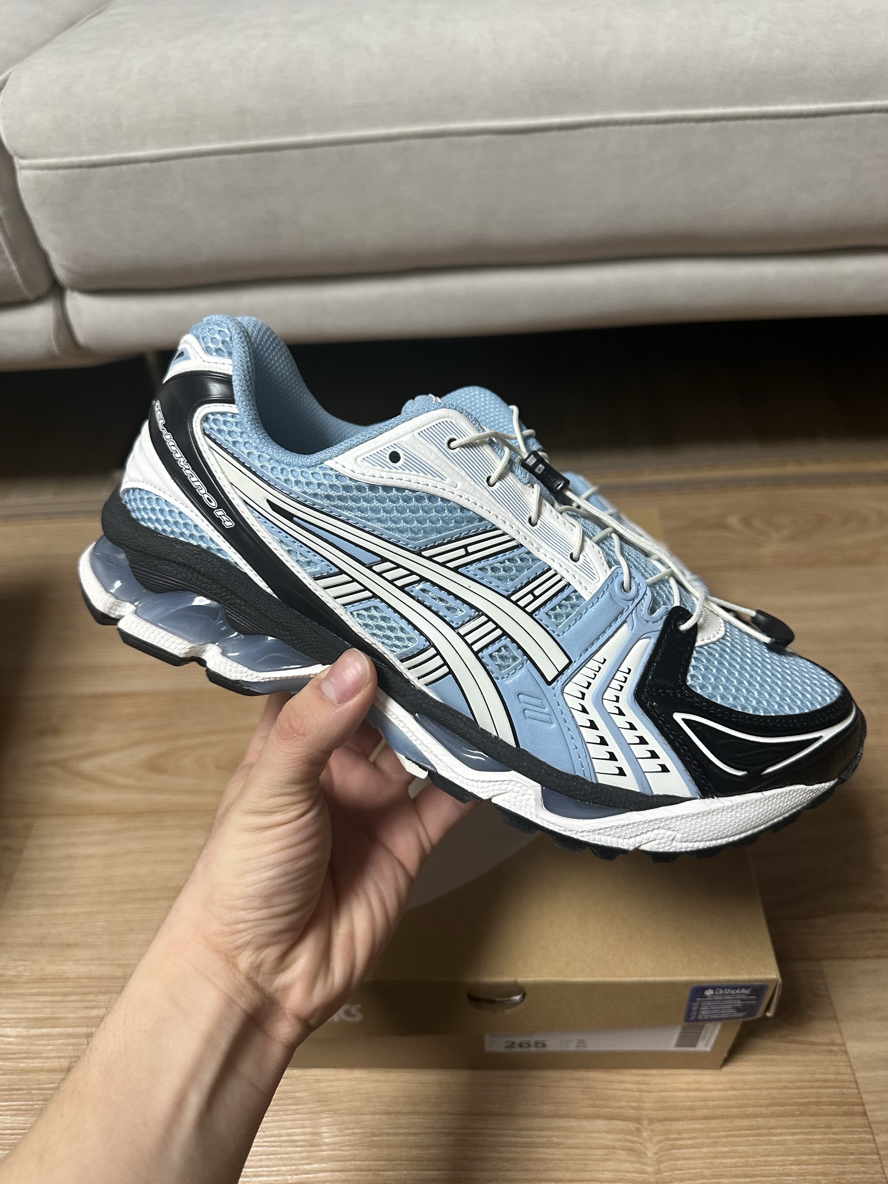 Asics Unlimited Gel-Kayano 14 Mist Cream 착용 스타일 - 2