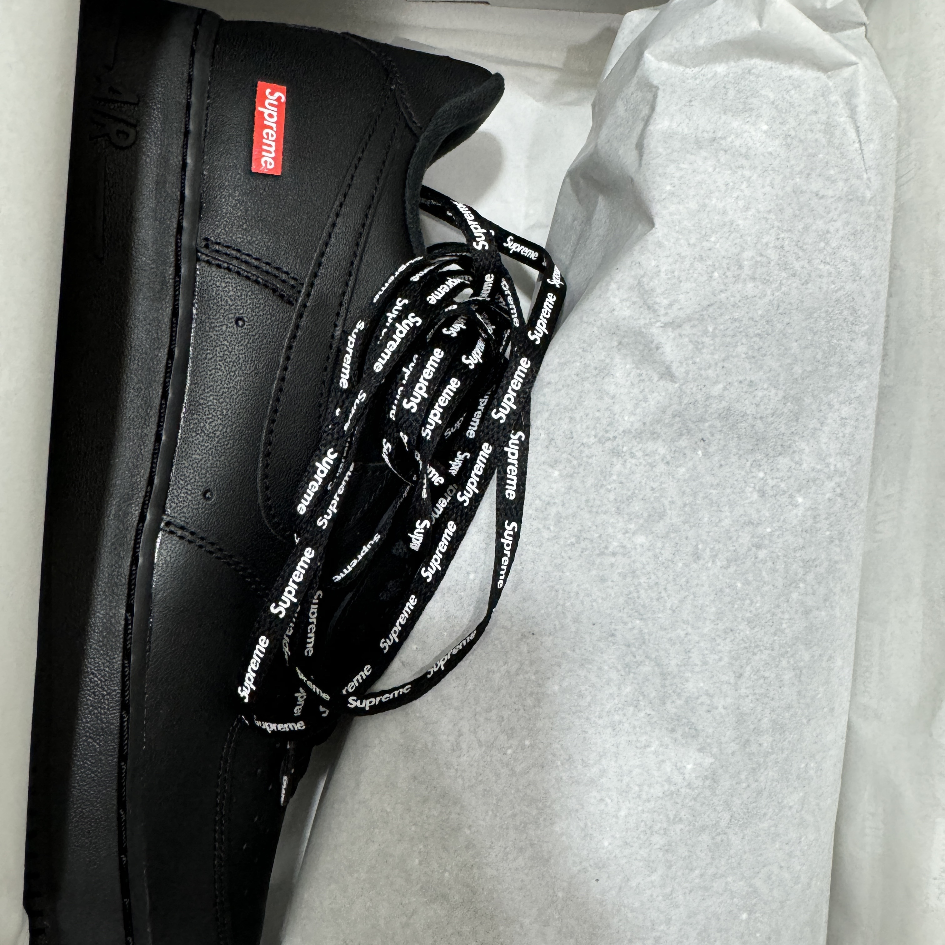 Nike x Supreme Air Force 1 Low Black 착용 스타일