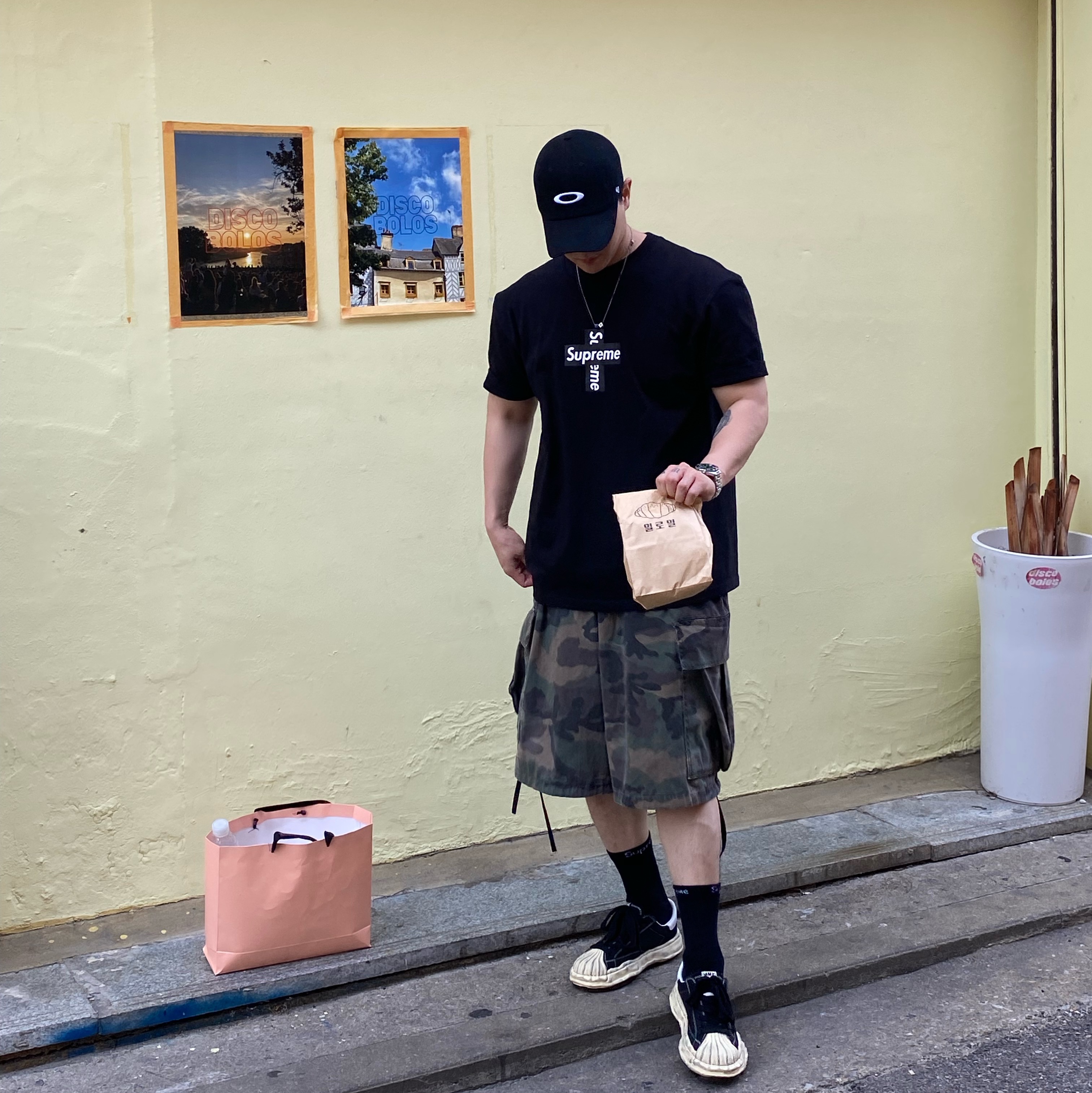 Supreme Cross Box Logo T-Shirt Black - 20FW, Oakley Remix Dad Hat Blackout 착용 스타일 - 3