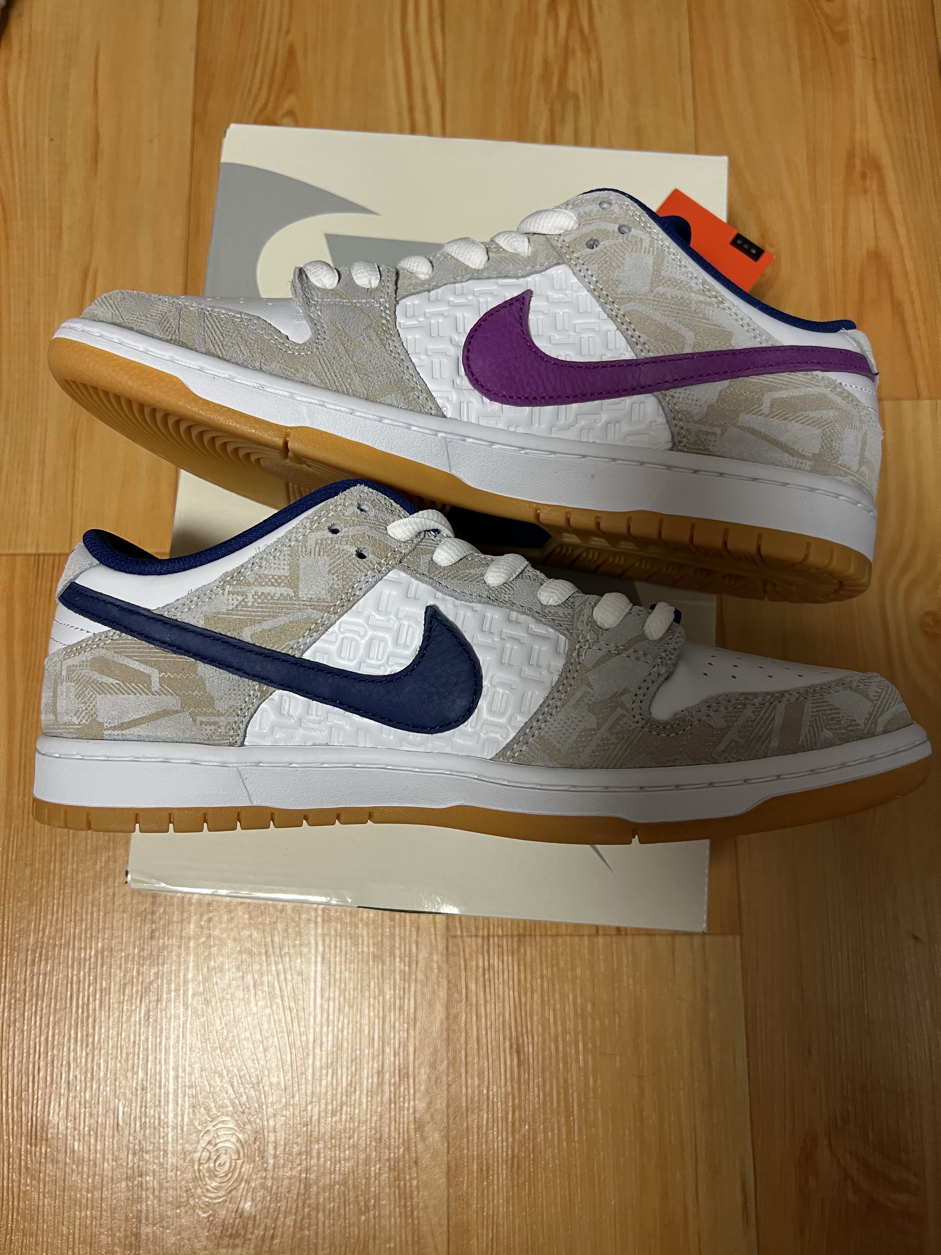 Nike x Rayssa Leal SB Dunk Low PRM Pure Platinum Vivid Purple 착용 스타일 - 2