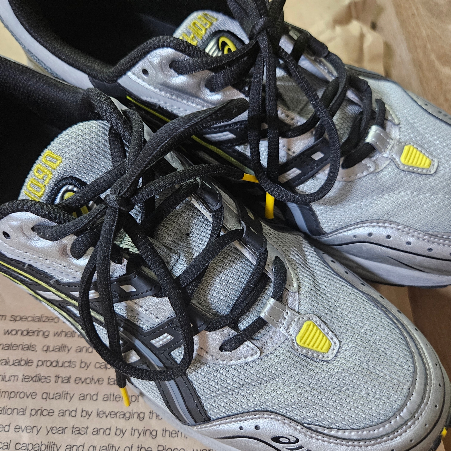 Asics Gel-1090 Mid Grey Black 착용 스타일