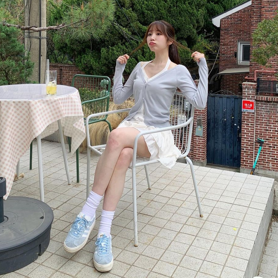 (W) Adidas Gazelle Bold Clear Sky White 착용 스타일 - 2