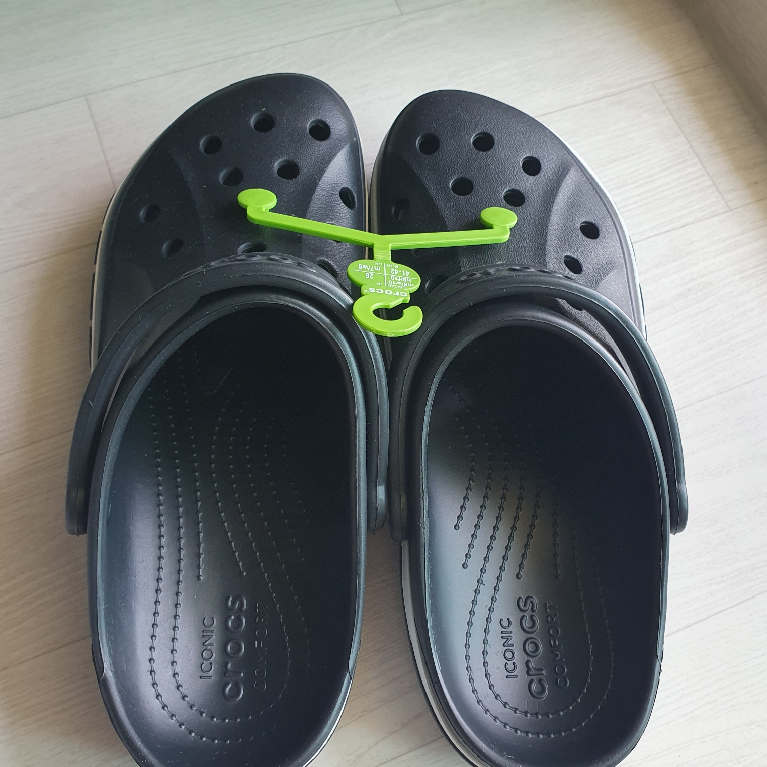 Crocs Bayaband Clog Black White 착용 스타일 - 1