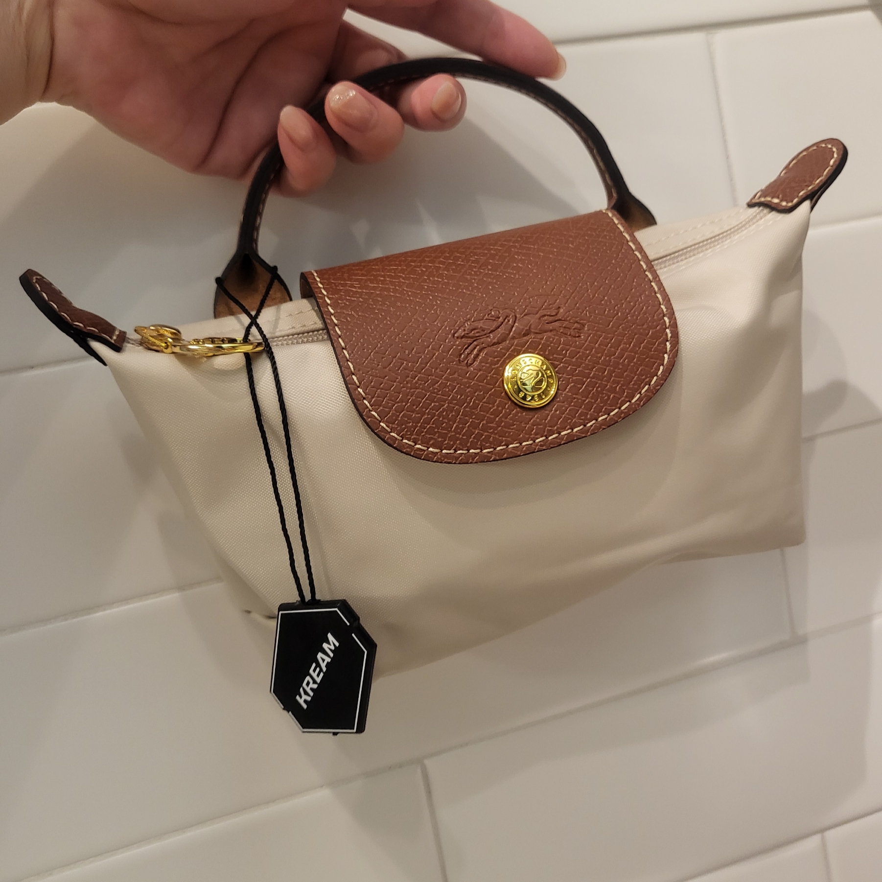 Longchamp Le Pliage Original Handle Pouch Paper 착용 스타일