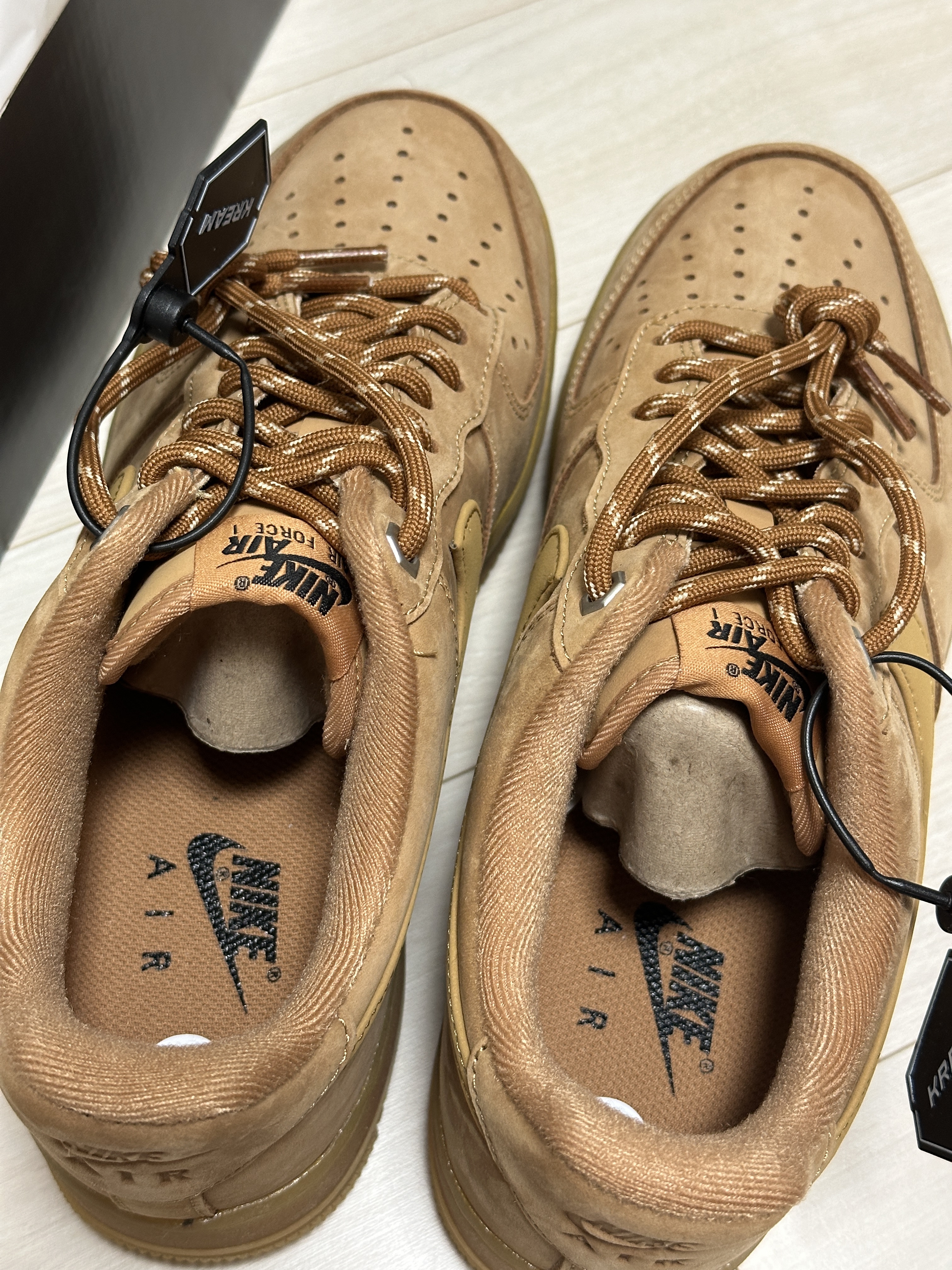 Nike Air Force 1 '07 WB Flax 착용 스타일 - 2