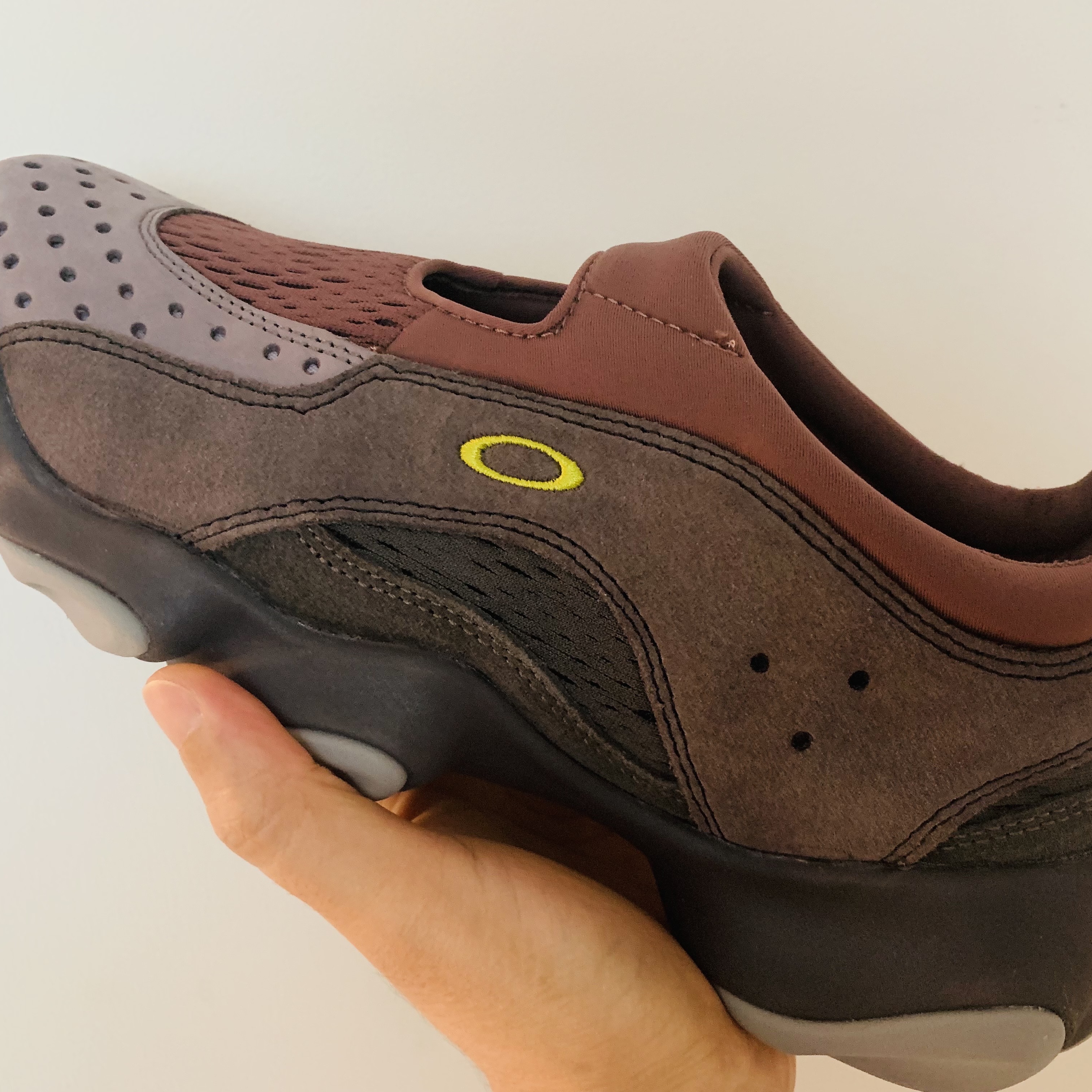 Oakley Factory Team x Brain Dead Flesh Sandals Rose Taupe 착용 스타일 - 2