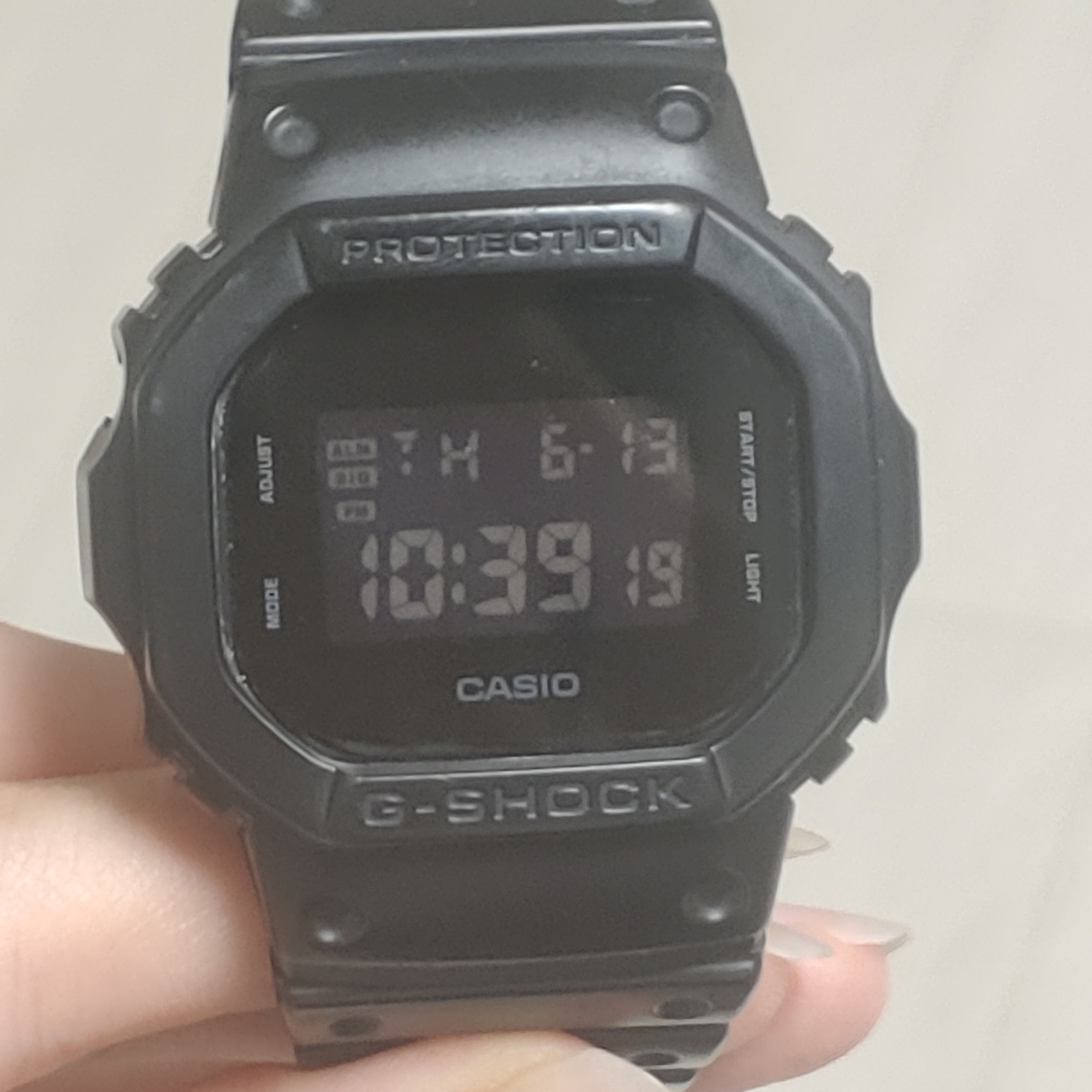Casio G-Shock DW-5600BB-1 착용 스타일