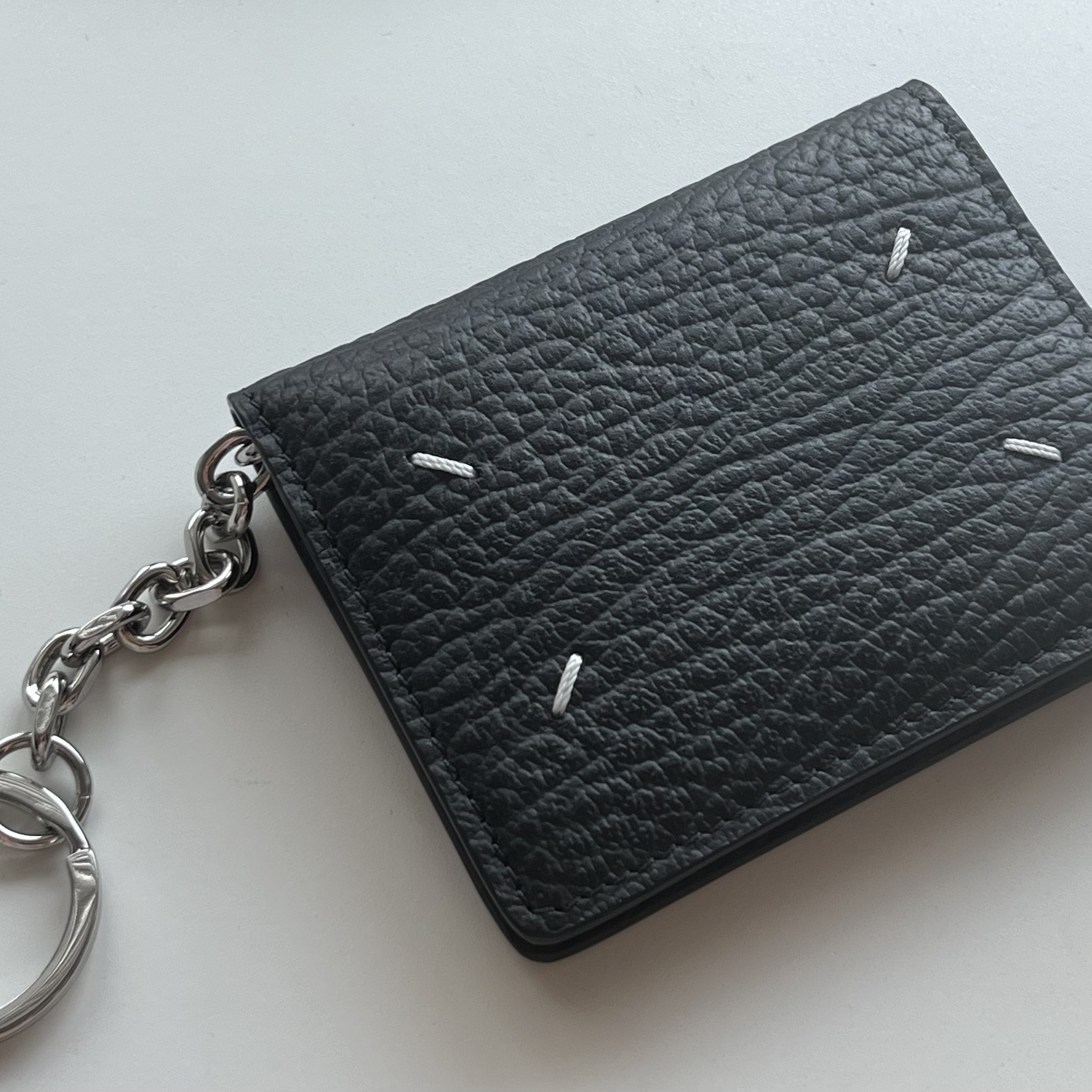 Maison Margiela Keyring Wallet Black 착용 스타일