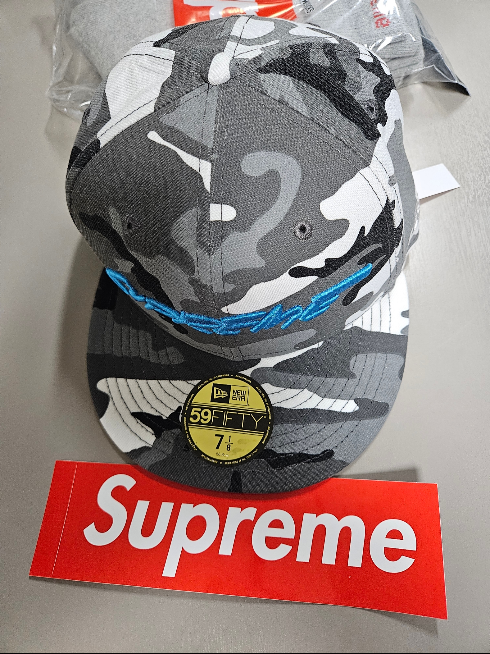 Supreme x Futura x New Era Snow Camo - 24SS 착용 스타일 - 1