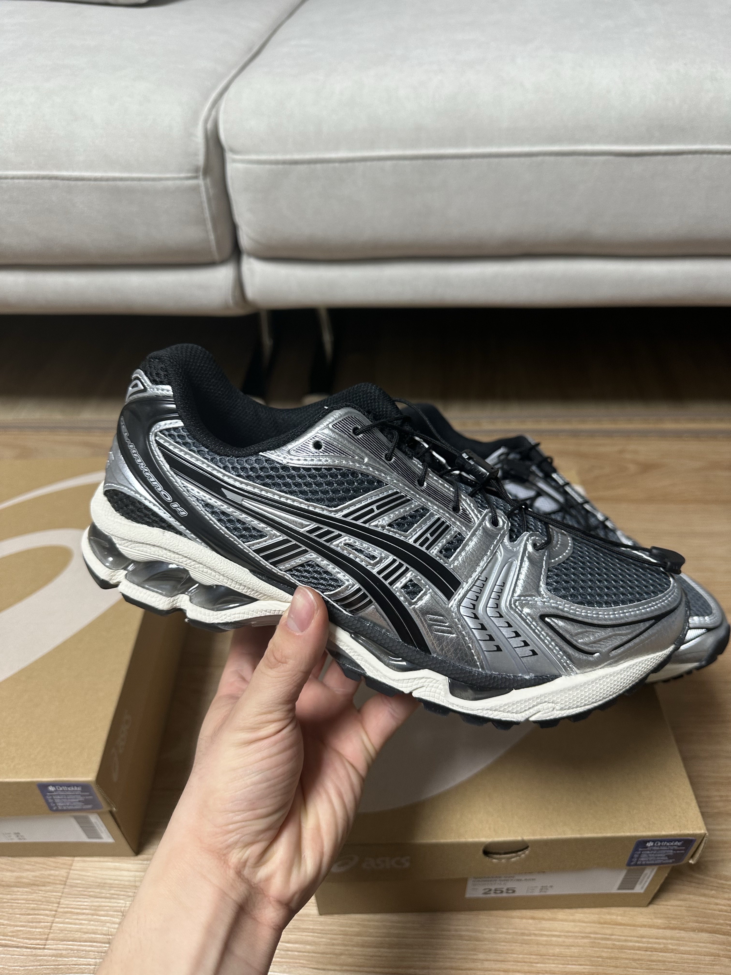 Asics Unlimited Gel-Kayano 14 Carrier Grey Black 착용 스타일 - 2