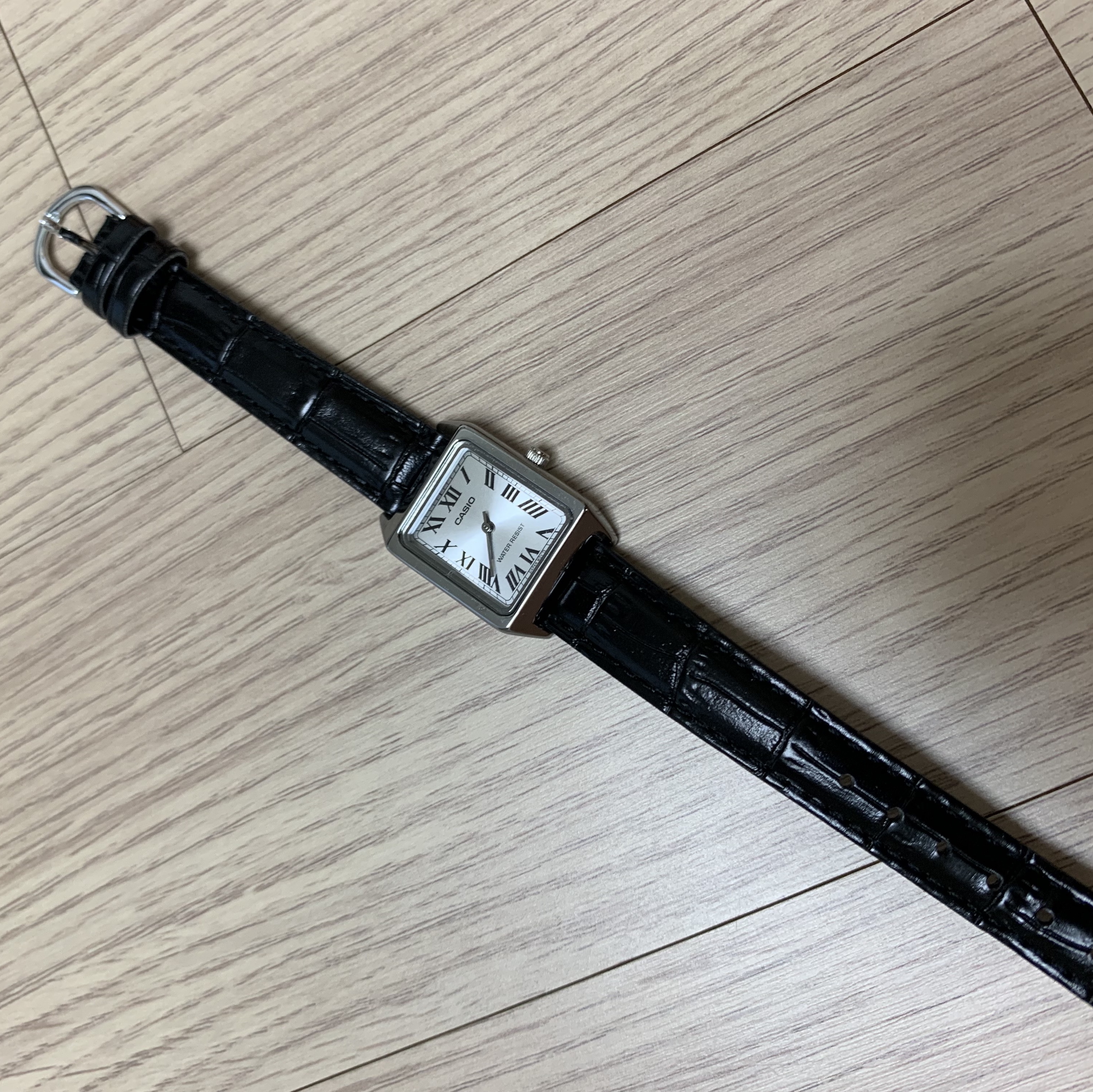 Casio LTP-V007L-7B1 착용 스타일