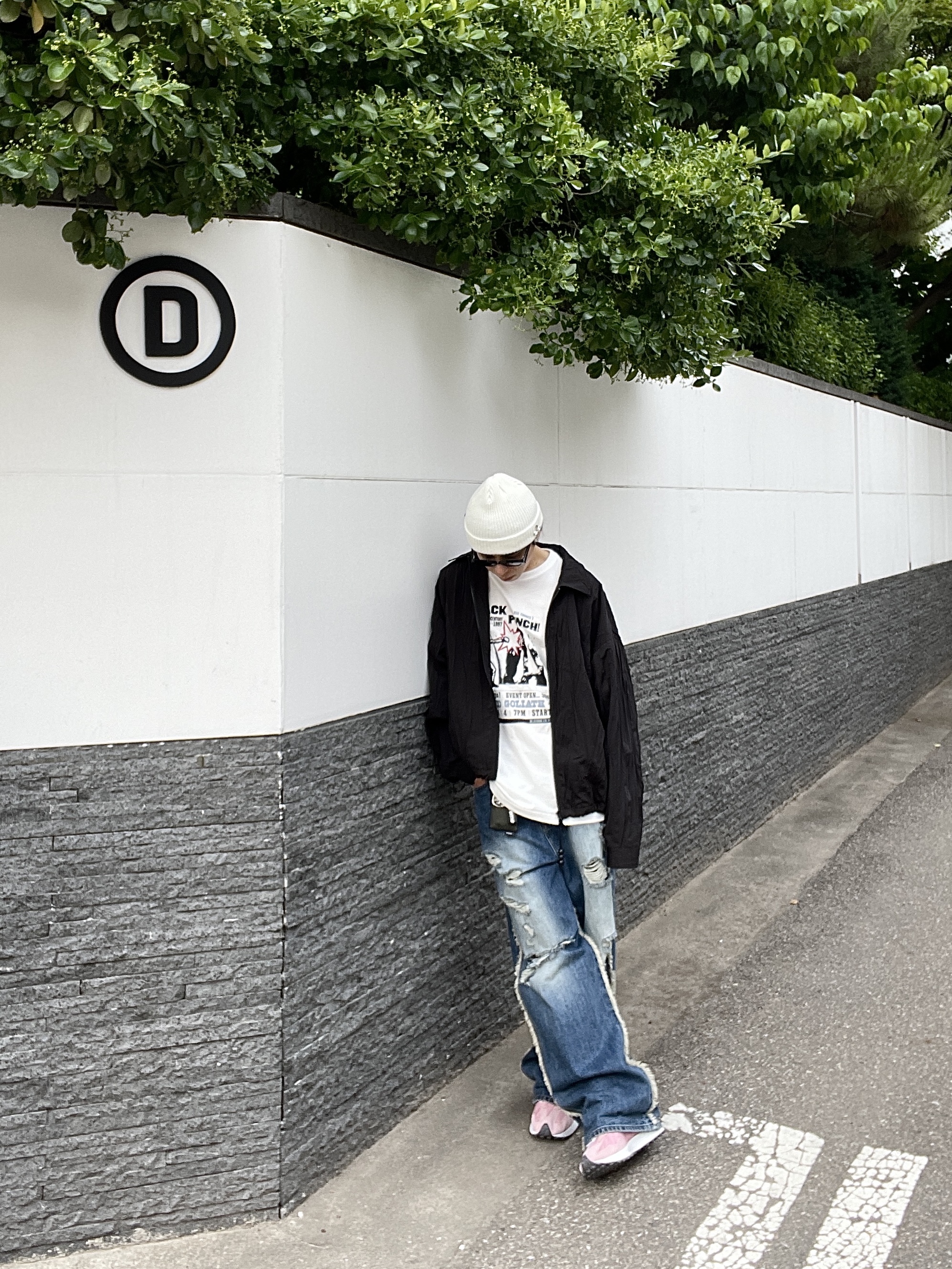 Surgery Clover Logo Beanie Ver.2 White, New Balance 327 Pink 착용 스타일 - 5