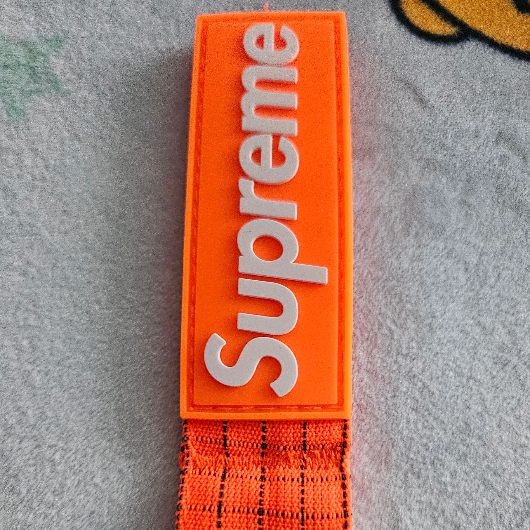 Supreme Ripstop Keychain Orange - 24SS 착용 스타일