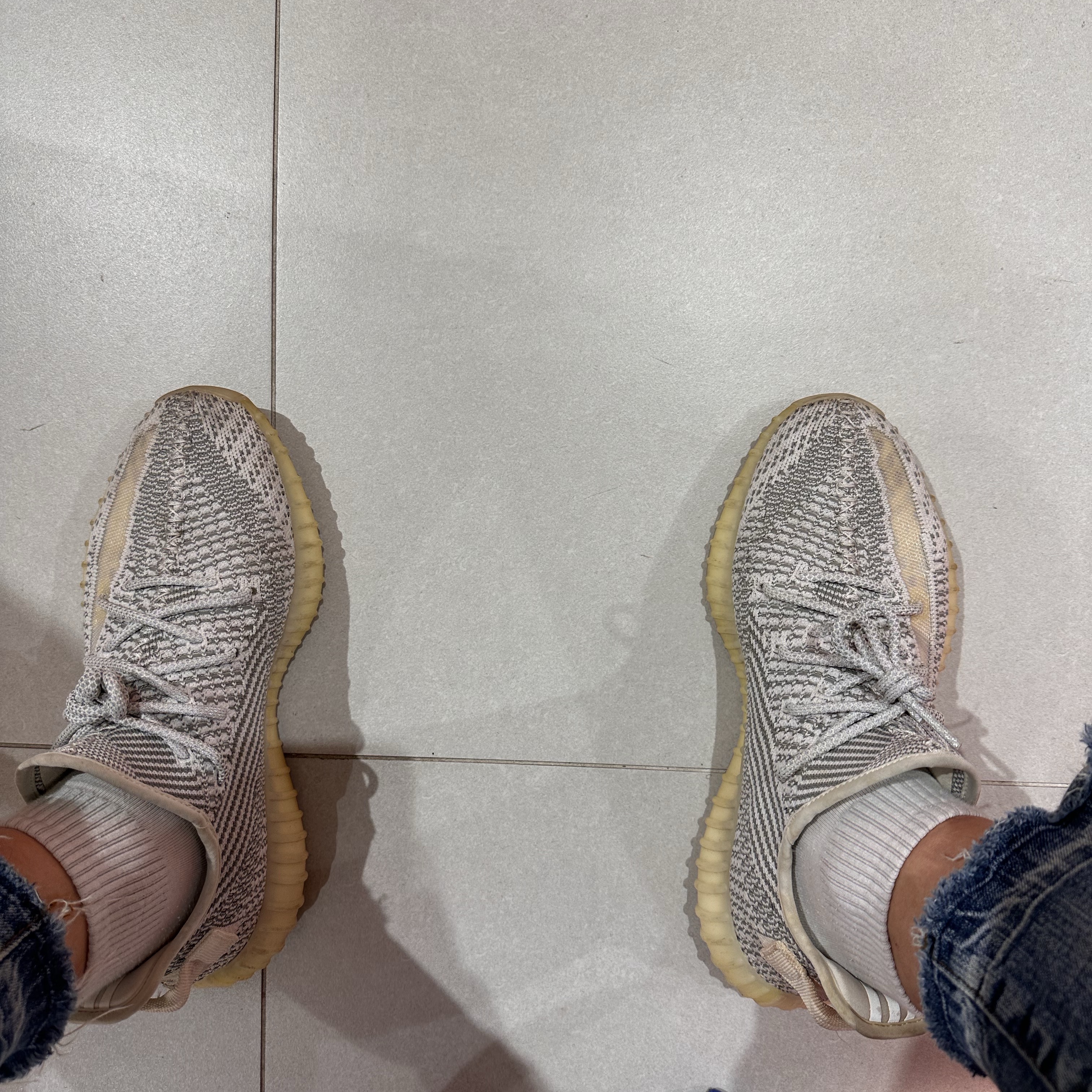 Adidas Yeezy Boost 350 V2 Static 2023 착용 스타일