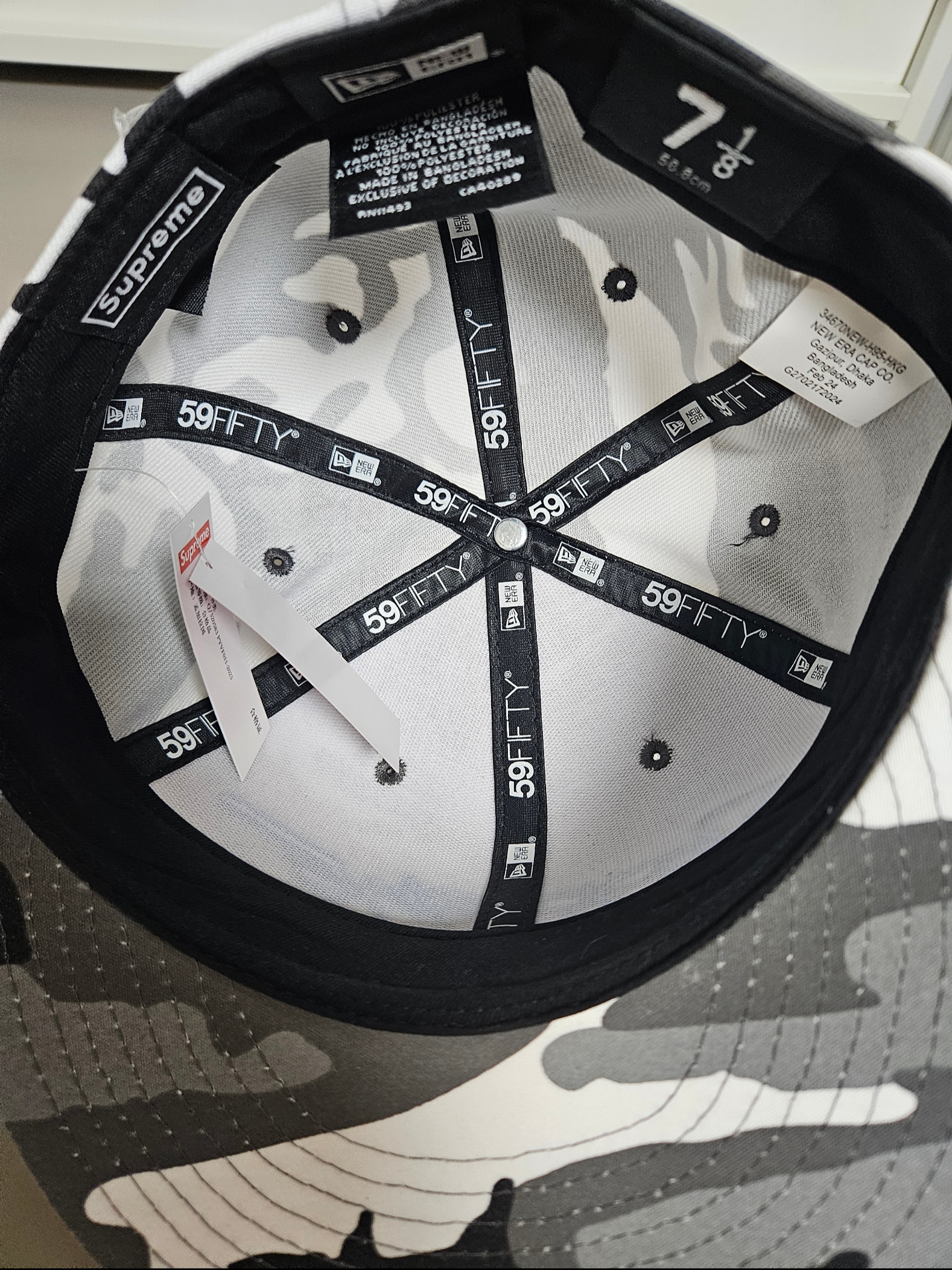 Supreme x Futura x New Era Snow Camo - 24SS 착용 스타일 - 4