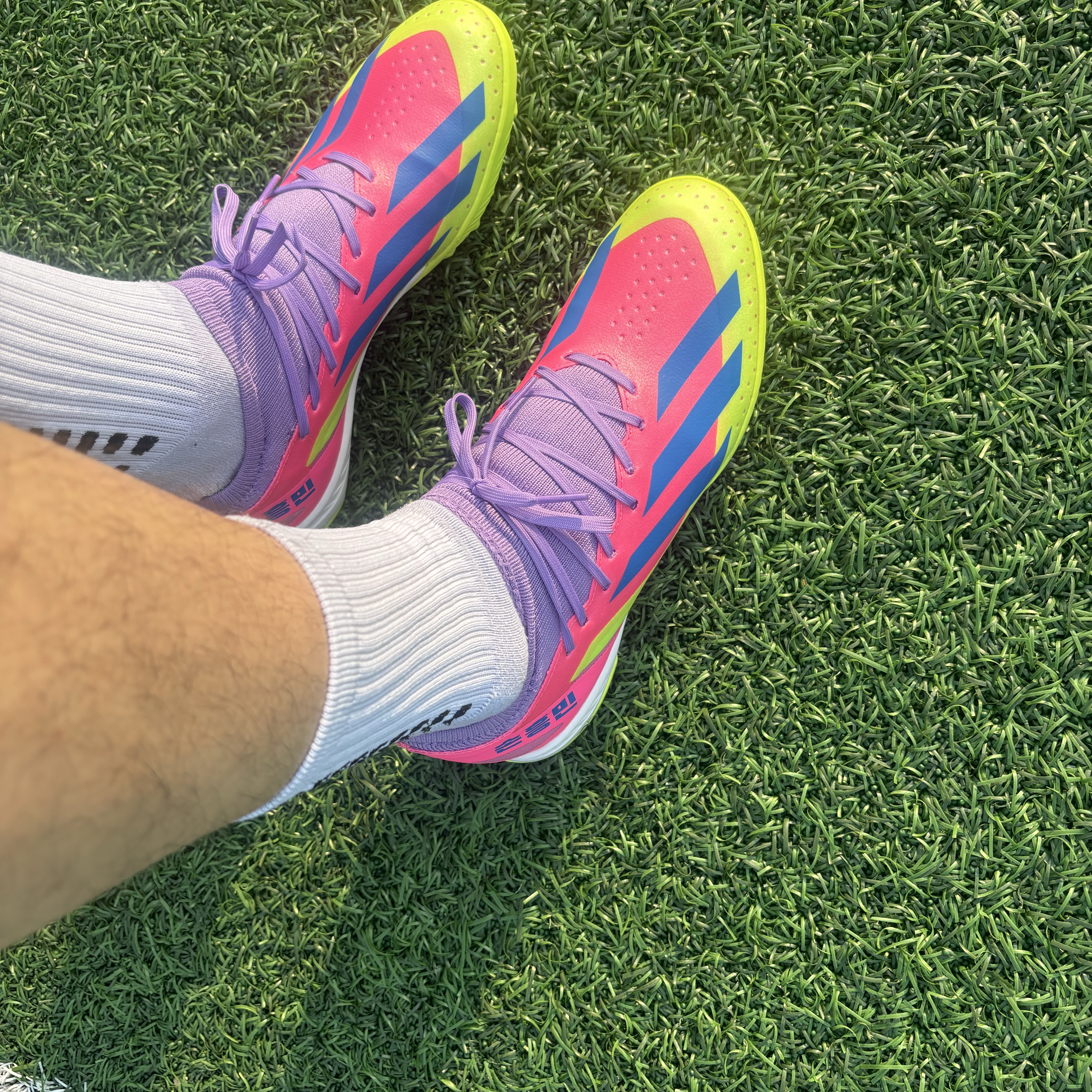 Adidas X Crazyfast HMS.3 TF Lucid Lemon Lucid Pink 착용 스타일