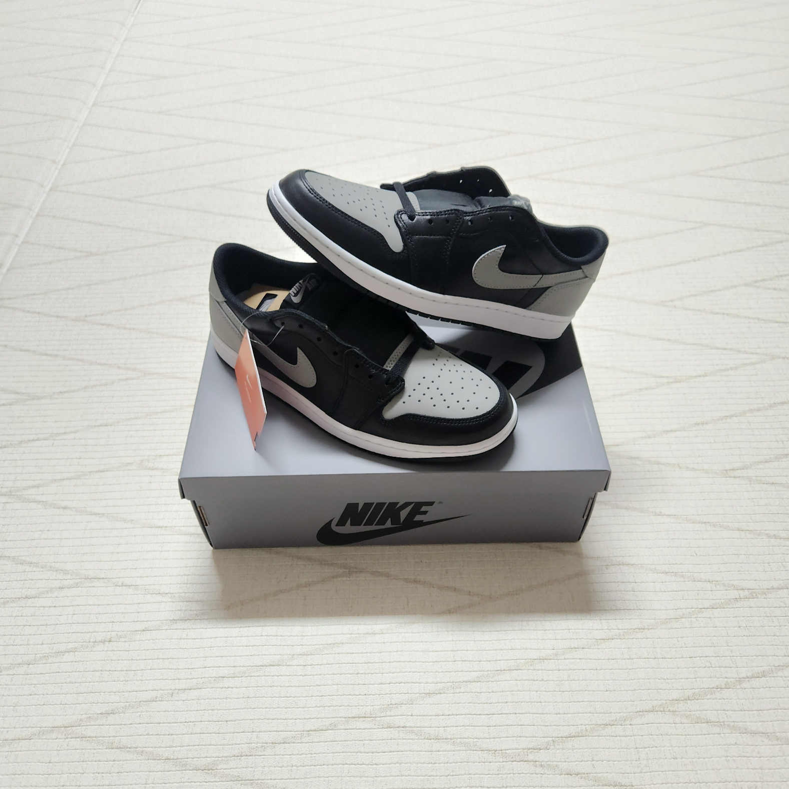 Jordan 1 Retro Low OG Shadow 착용 스타일 - 3