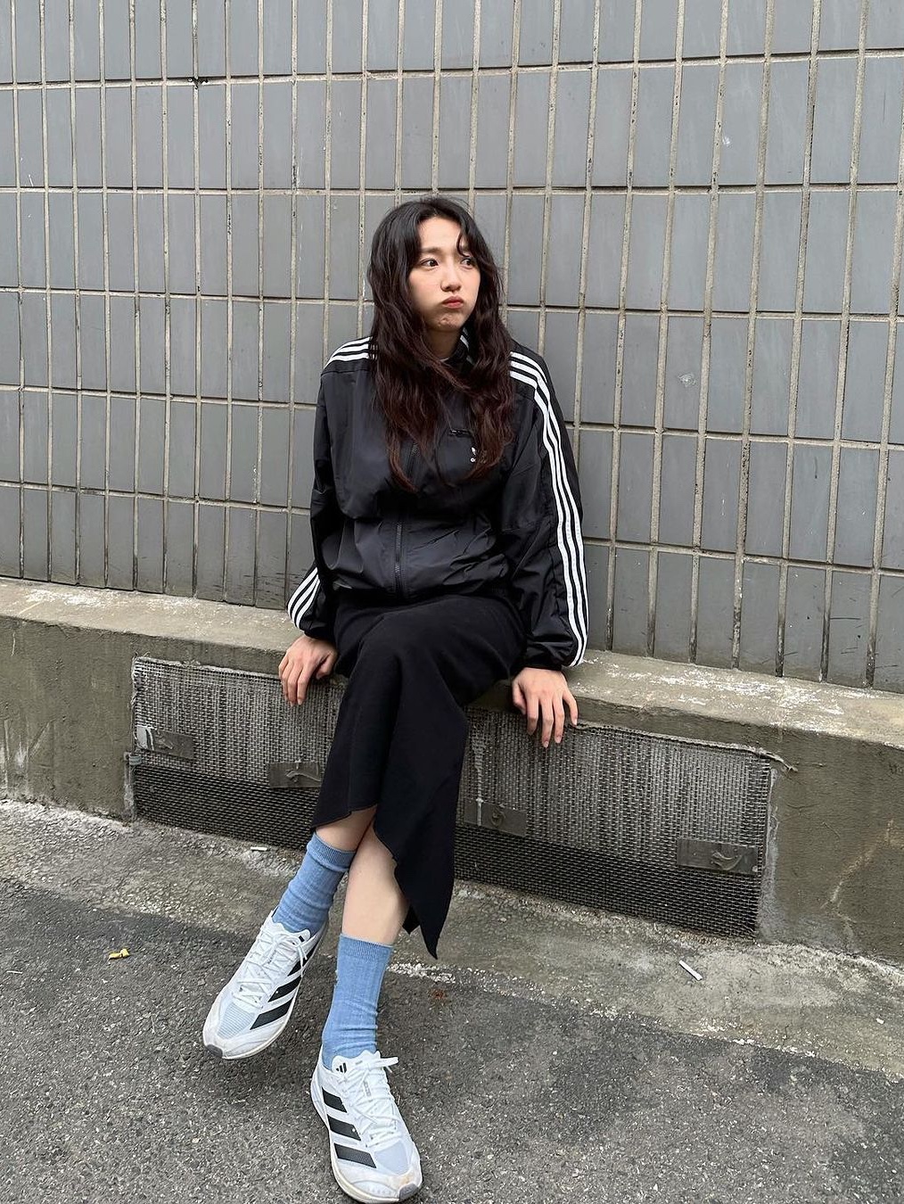 Adidas Adicolor Classic Beckenbauer Track Top Black - KR Sizing, Adidas Manchester United DNA Track Top Jersey Jacket Black - US Sizing 착용 스타일 - 3