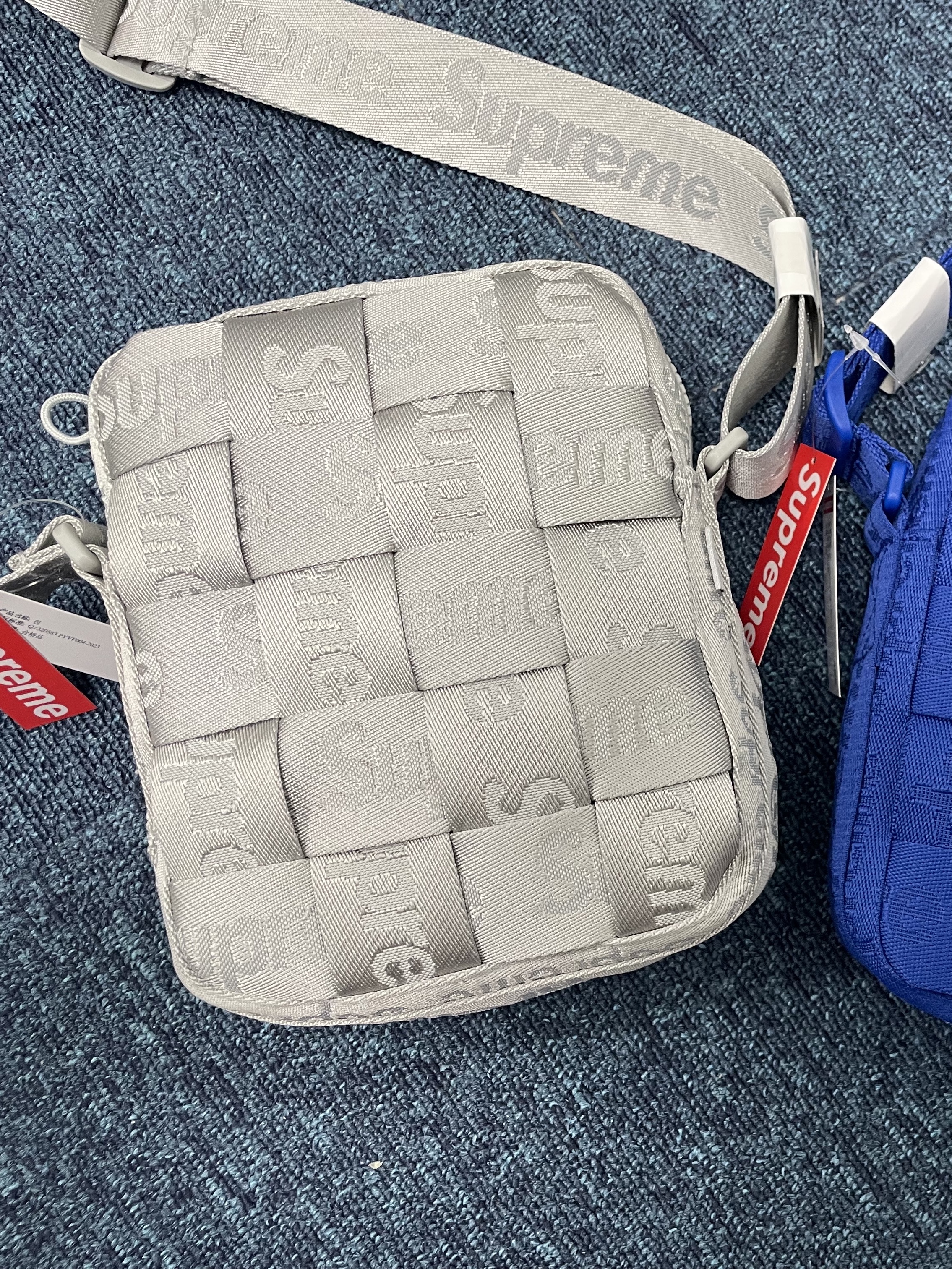 Supreme Woven Shoulder Bag Grey - 24SS 착용 스타일 - 3