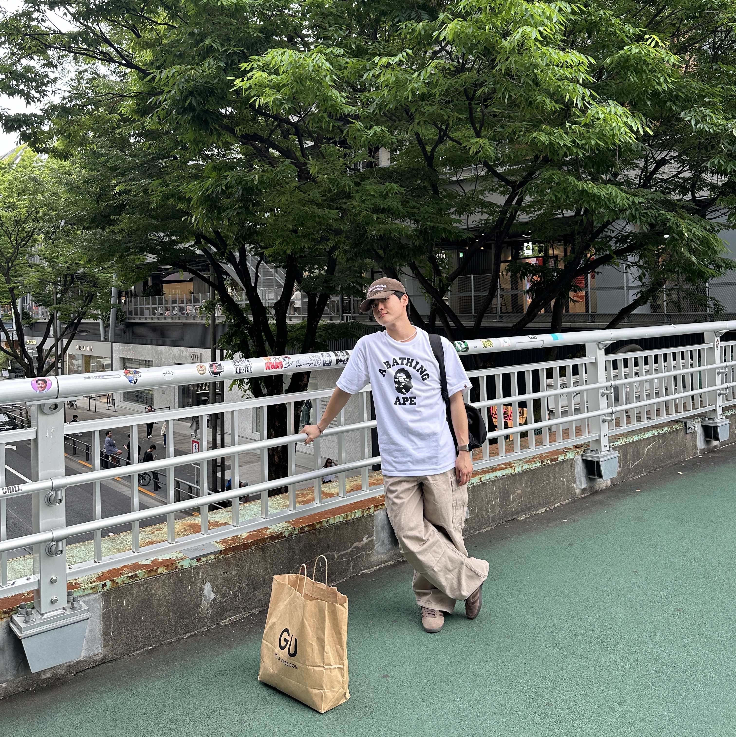BAPE ABC Camo College T-Shirt White Green 착용 스타일 - 1