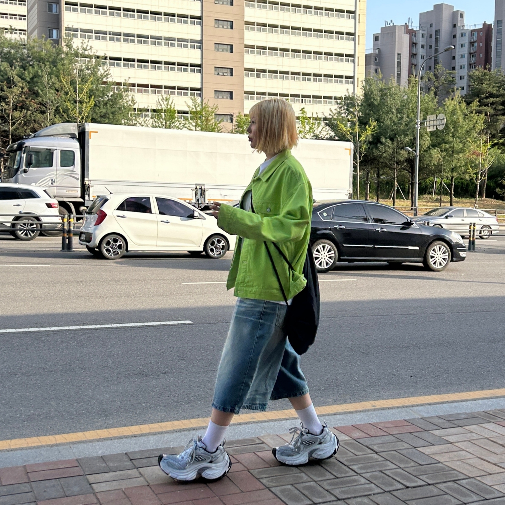 (W) Balenciaga 10XL Sneakers White Grey Silver Black 착용 스타일