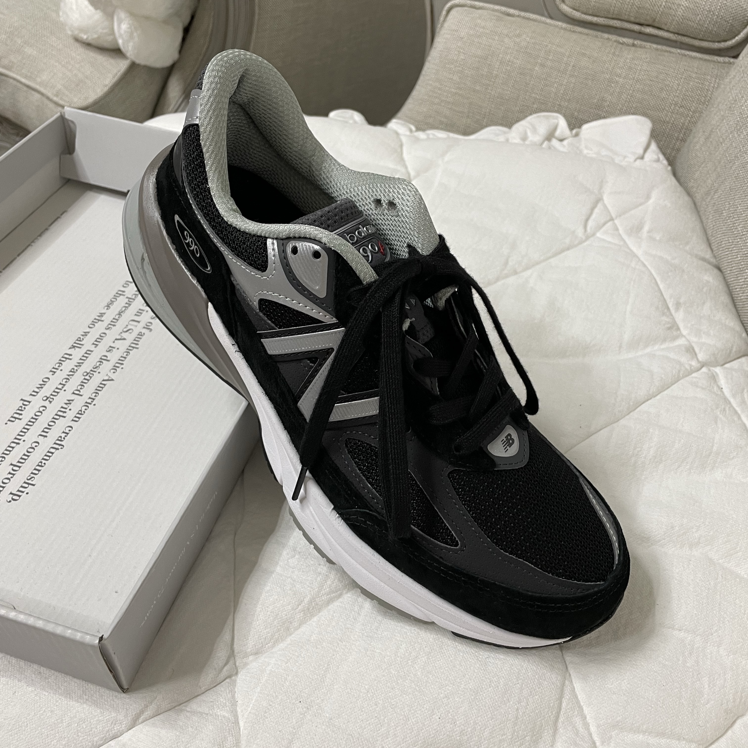New Balance 990v6 Made in USA Black White 착용 스타일 - 3