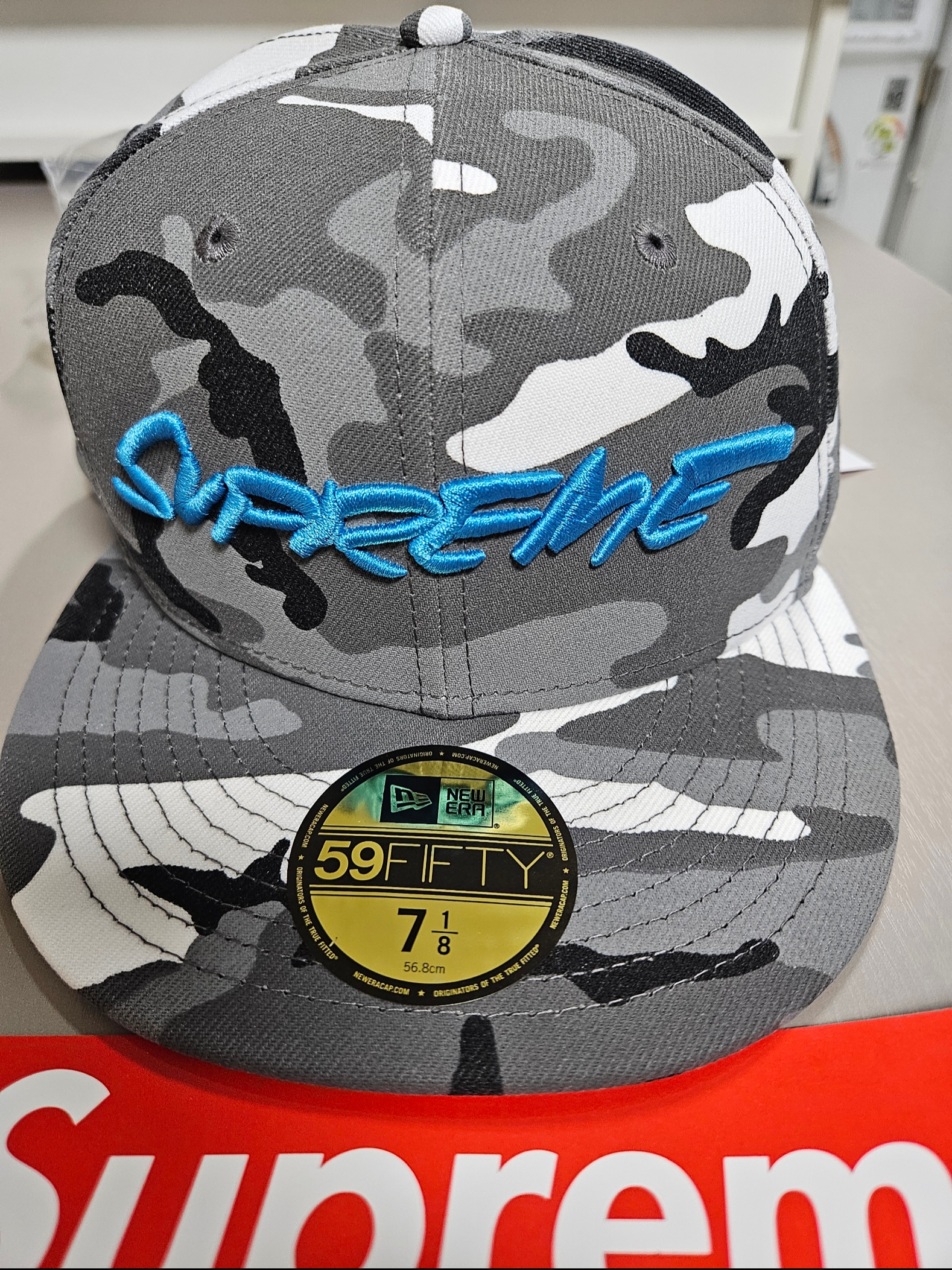 Supreme x Futura x New Era Snow Camo - 24SS 착용 스타일 - 2