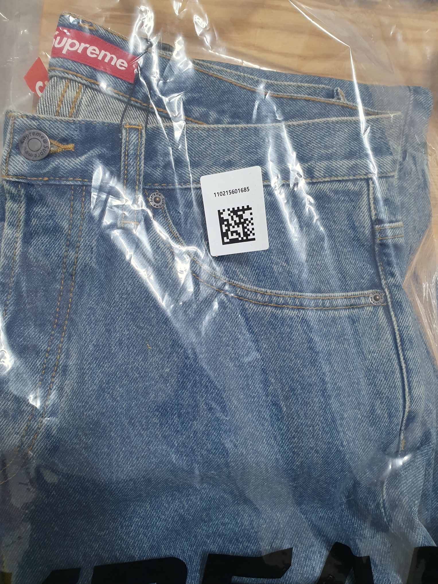 Supreme Regular Jean Indigo - 24SS 착용 스타일