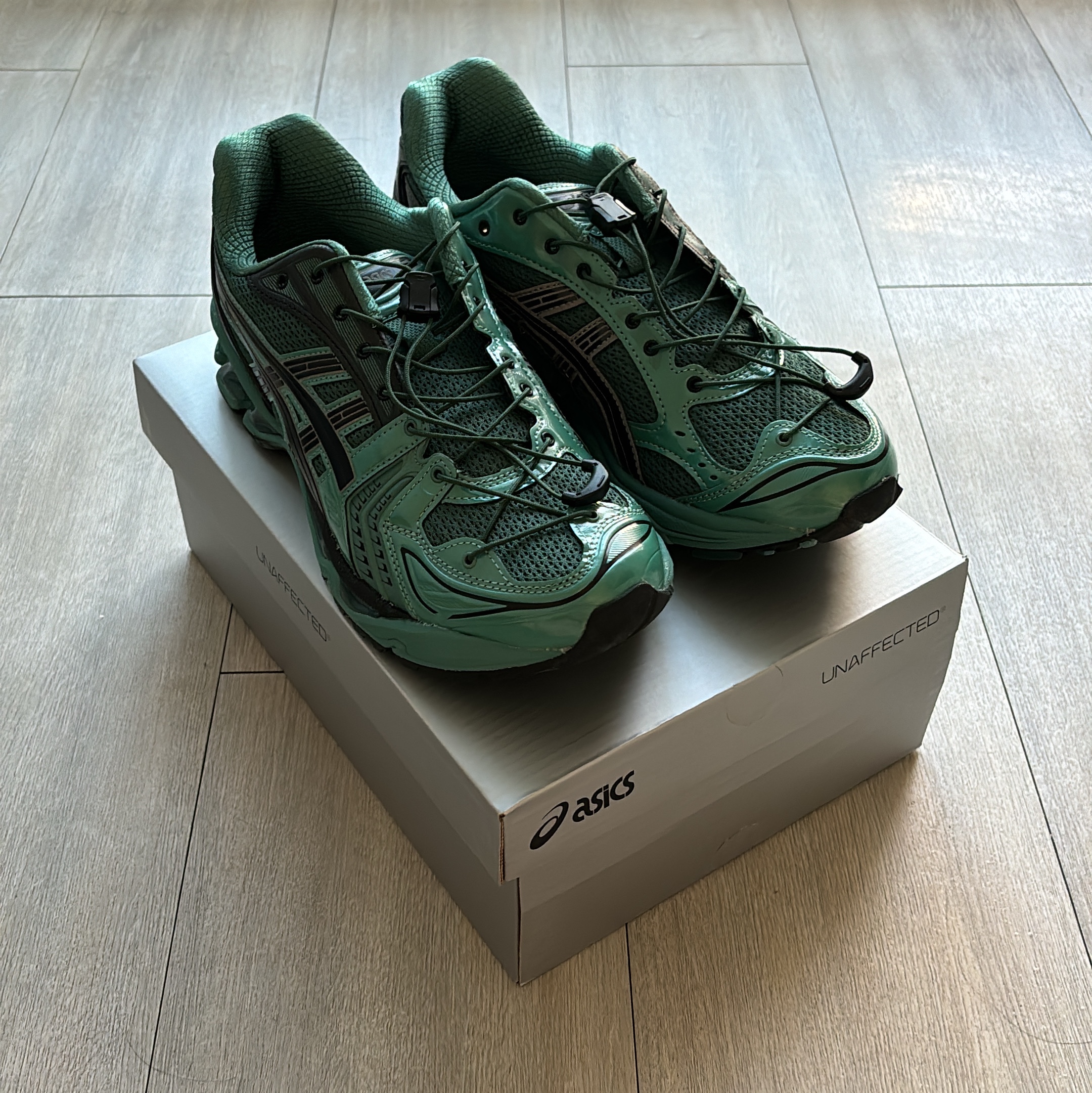 Asics x Unaffected Gel-Kayano 14 Uranus Green 착용 스타일