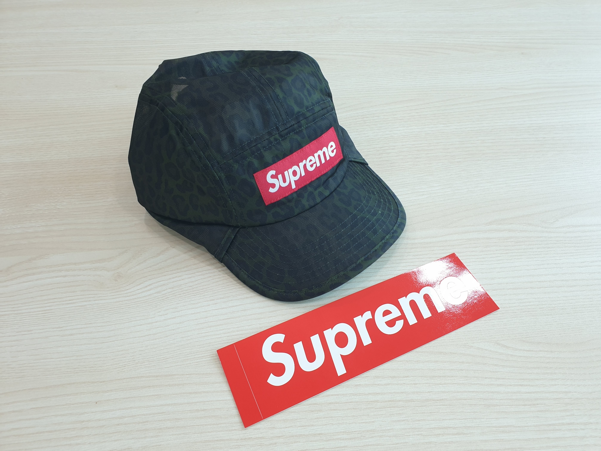 Supreme Mesh Sunshield Camp Cap Leopard - 24SS 착용 스타일 - 1