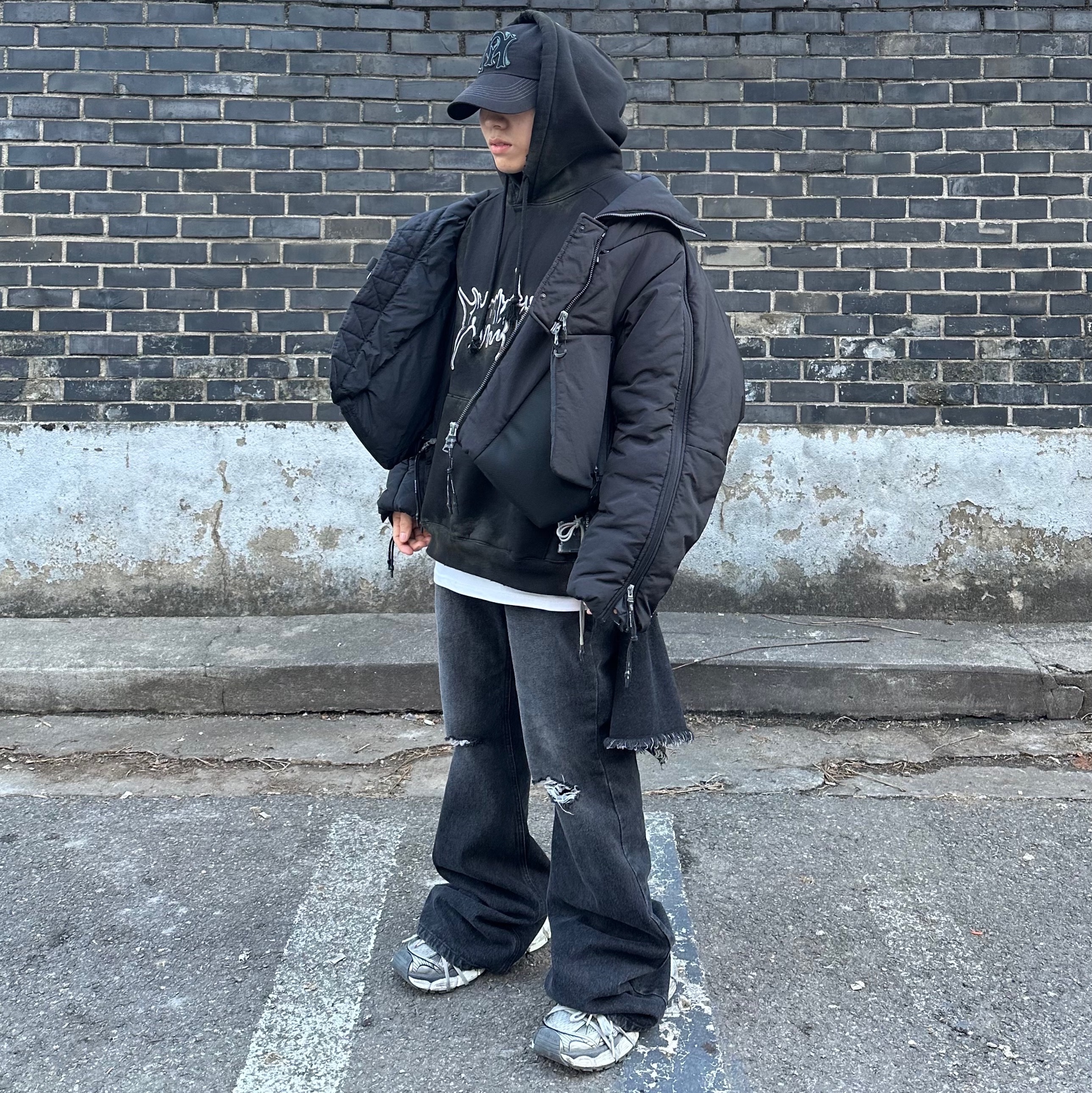 Balenciaga 3XL Sneakers Grey White Red 착용 스타일 - 1
