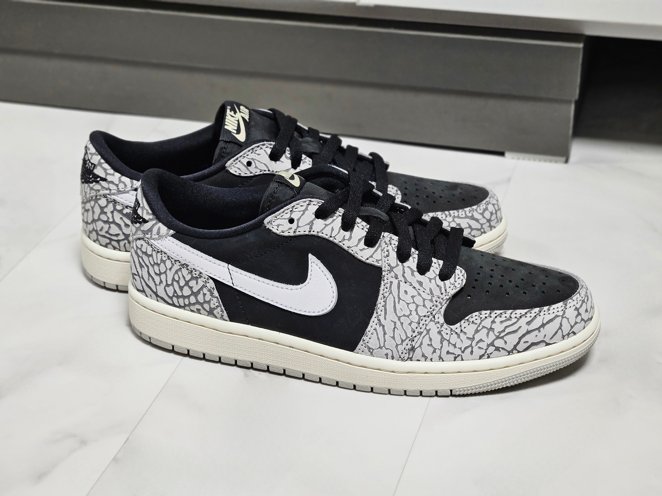 Jordan 1 Retro Low OG Black Cement 착용 스타일 - 7