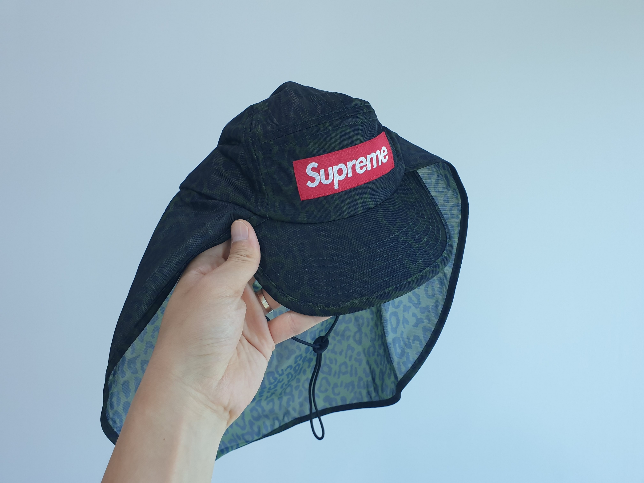 Supreme Mesh Sunshield Camp Cap Leopard - 24SS 착용 스타일 - 3