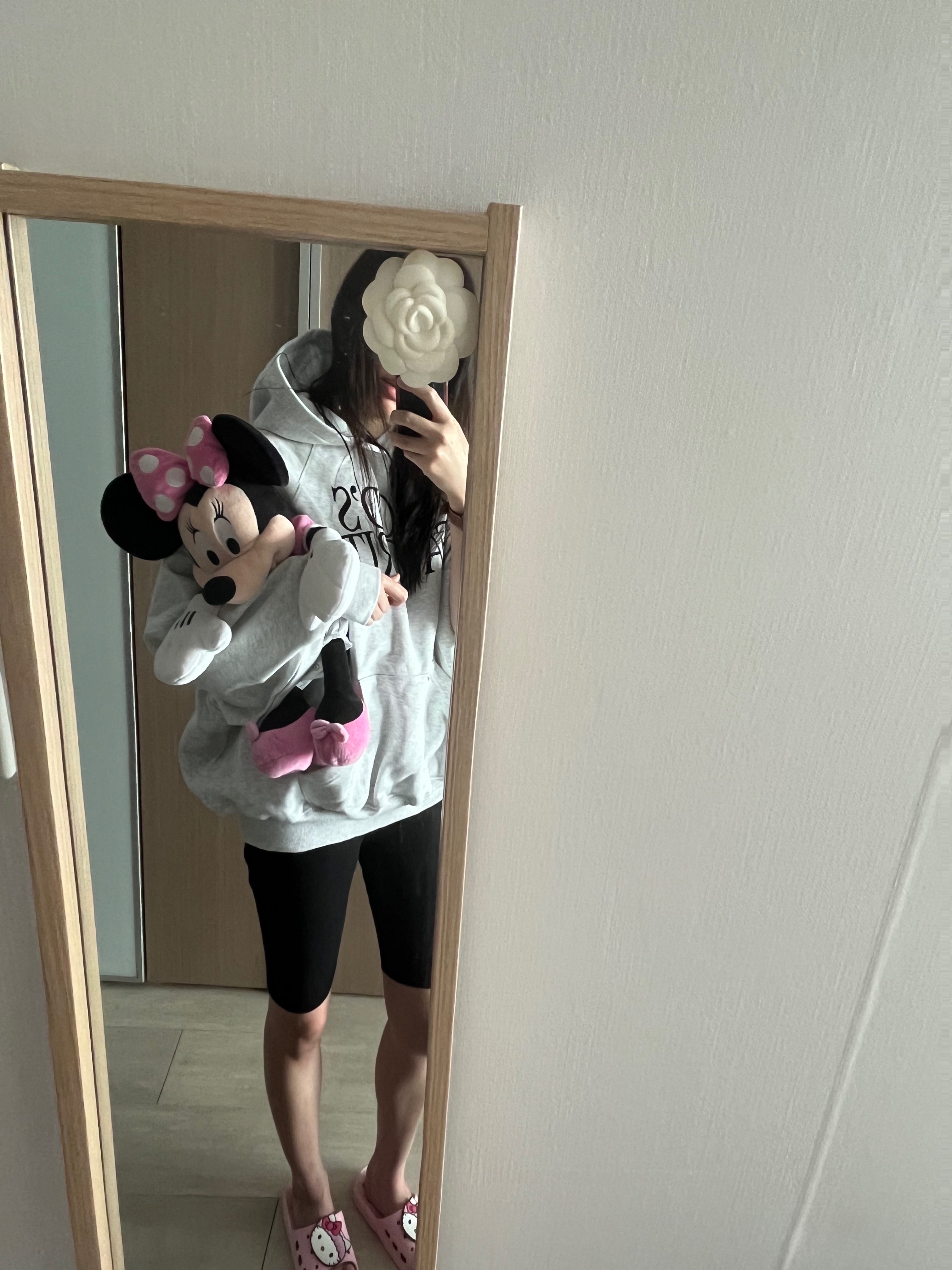 Praying Gods Favorite Hoodie Grey 착용 스타일